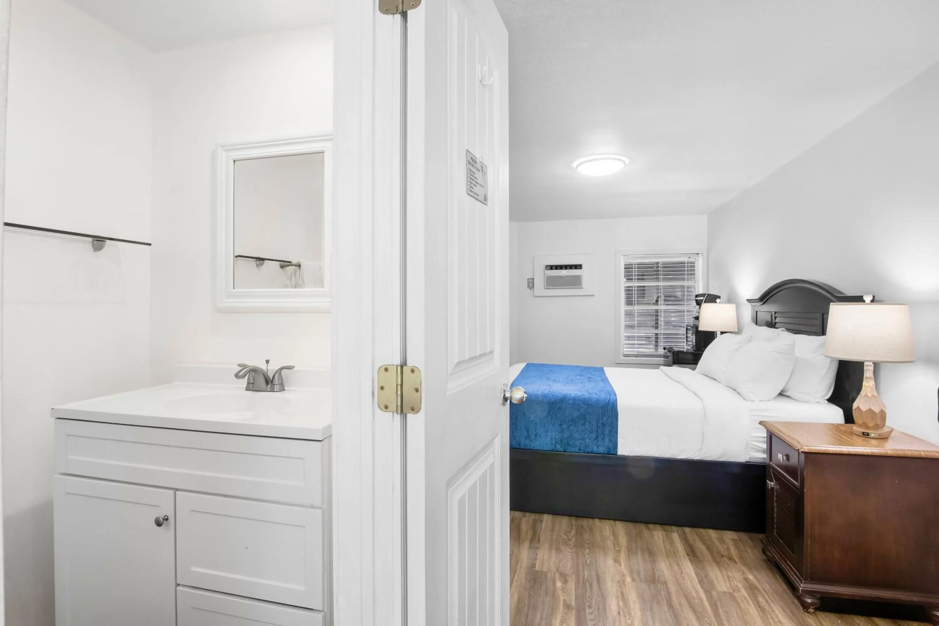 Bedroom, Bed in Coconut Cay Resort