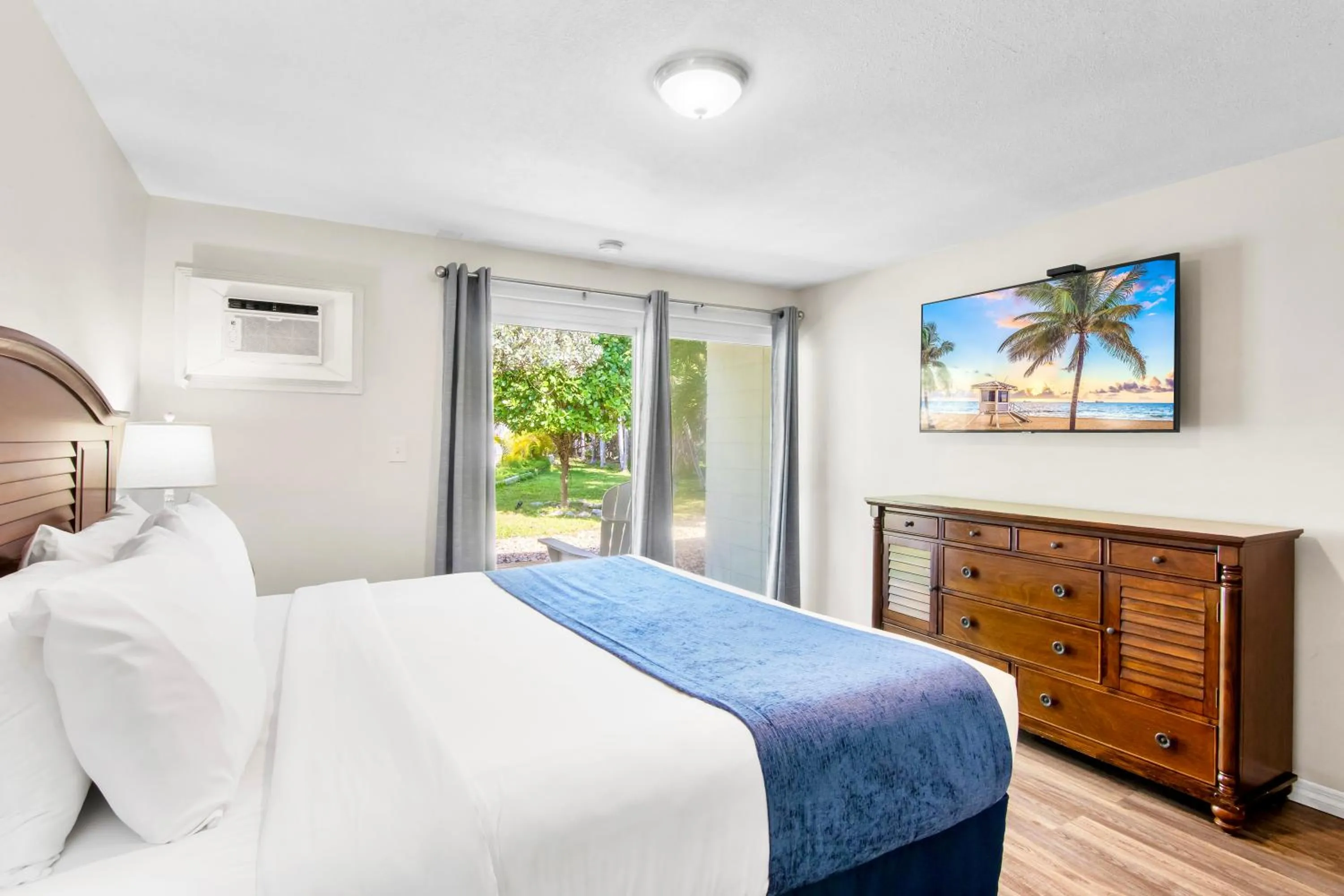 Bedroom, Bed in Coconut Cay Resort