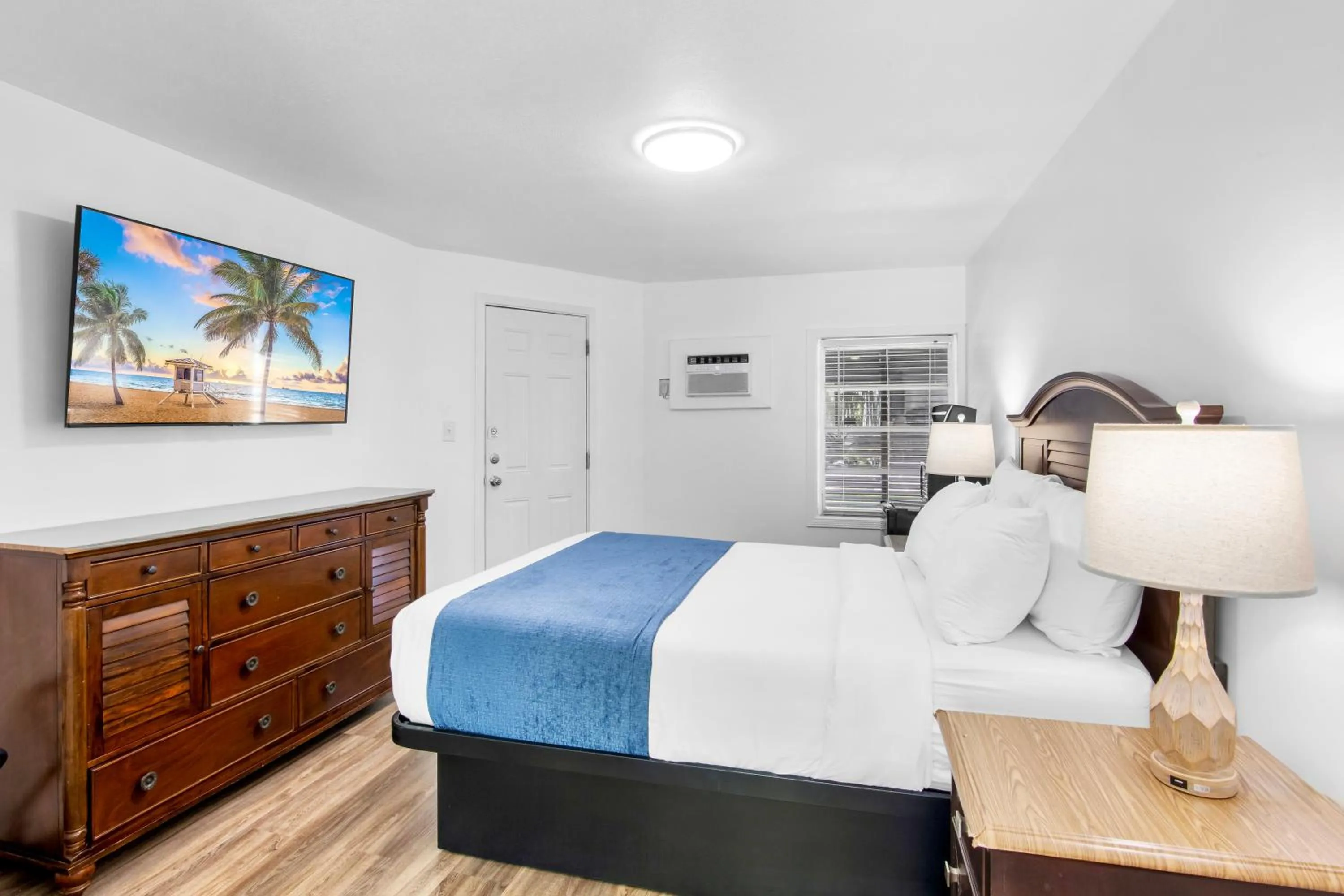 Bedroom, Bed in Coconut Cay Resort