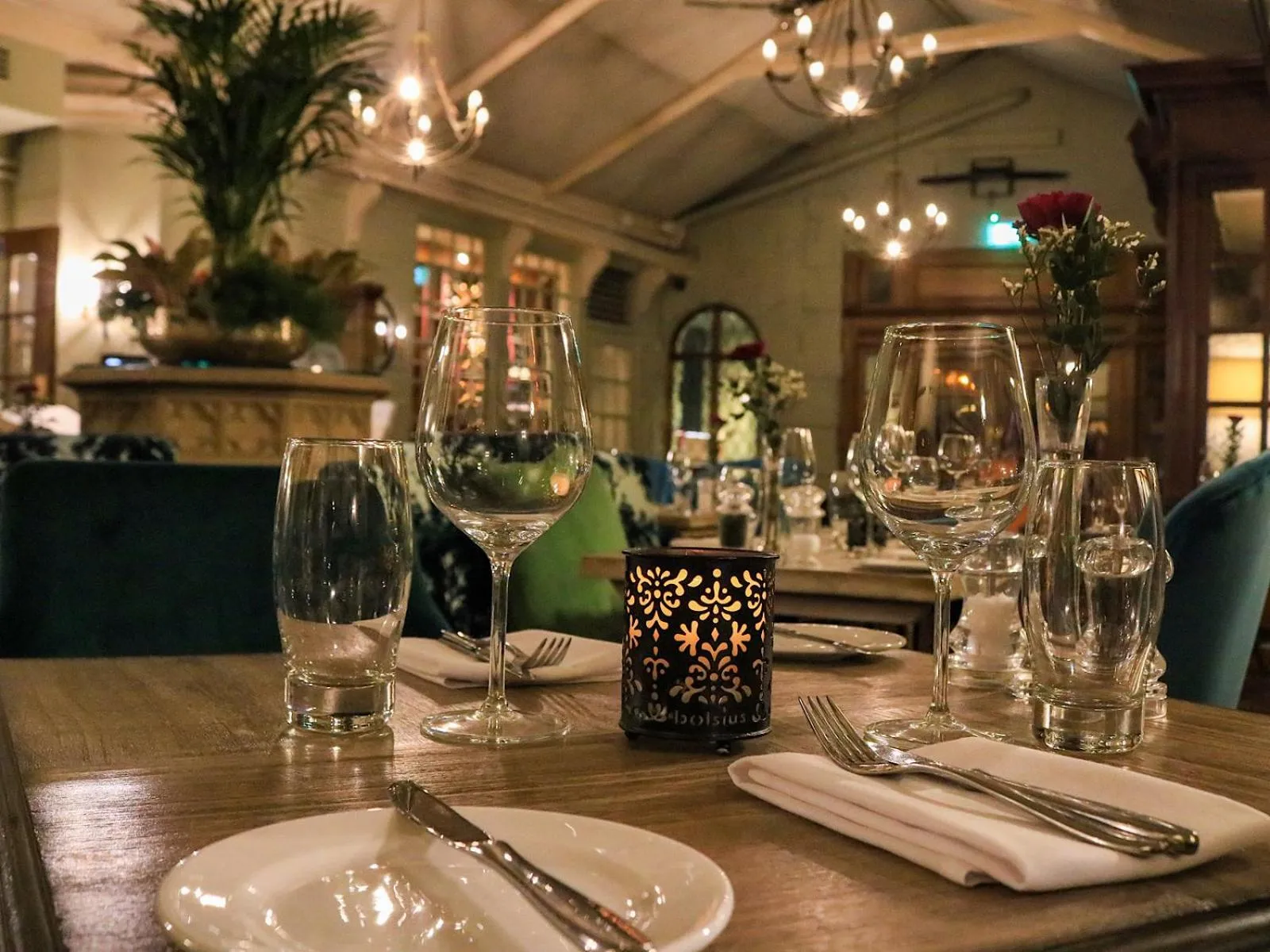 Restaurant/places to eat in The Maids Head Hotel