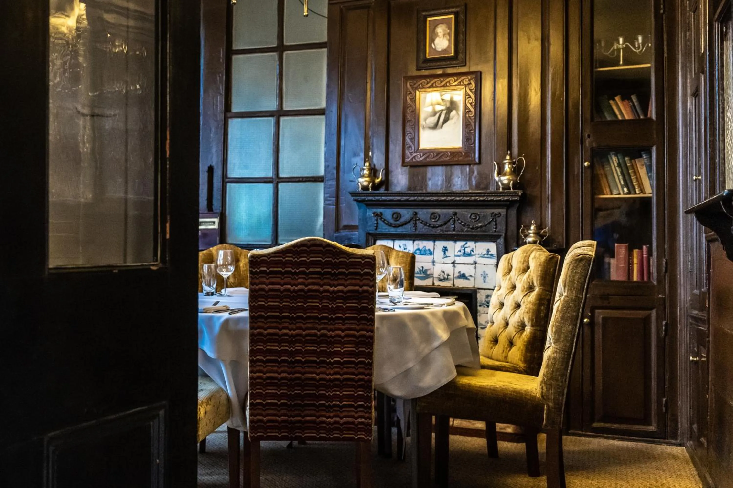 Restaurant/places to eat, Bed in The Maids Head Hotel