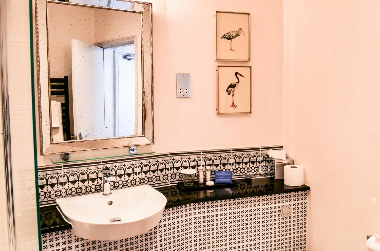 Bathroom in The Maids Head Hotel