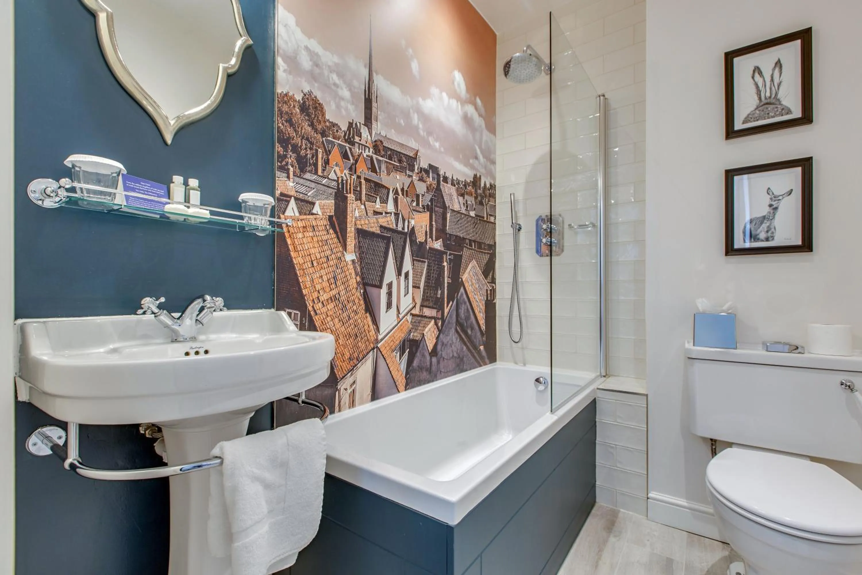 Bathroom in The Maids Head Hotel