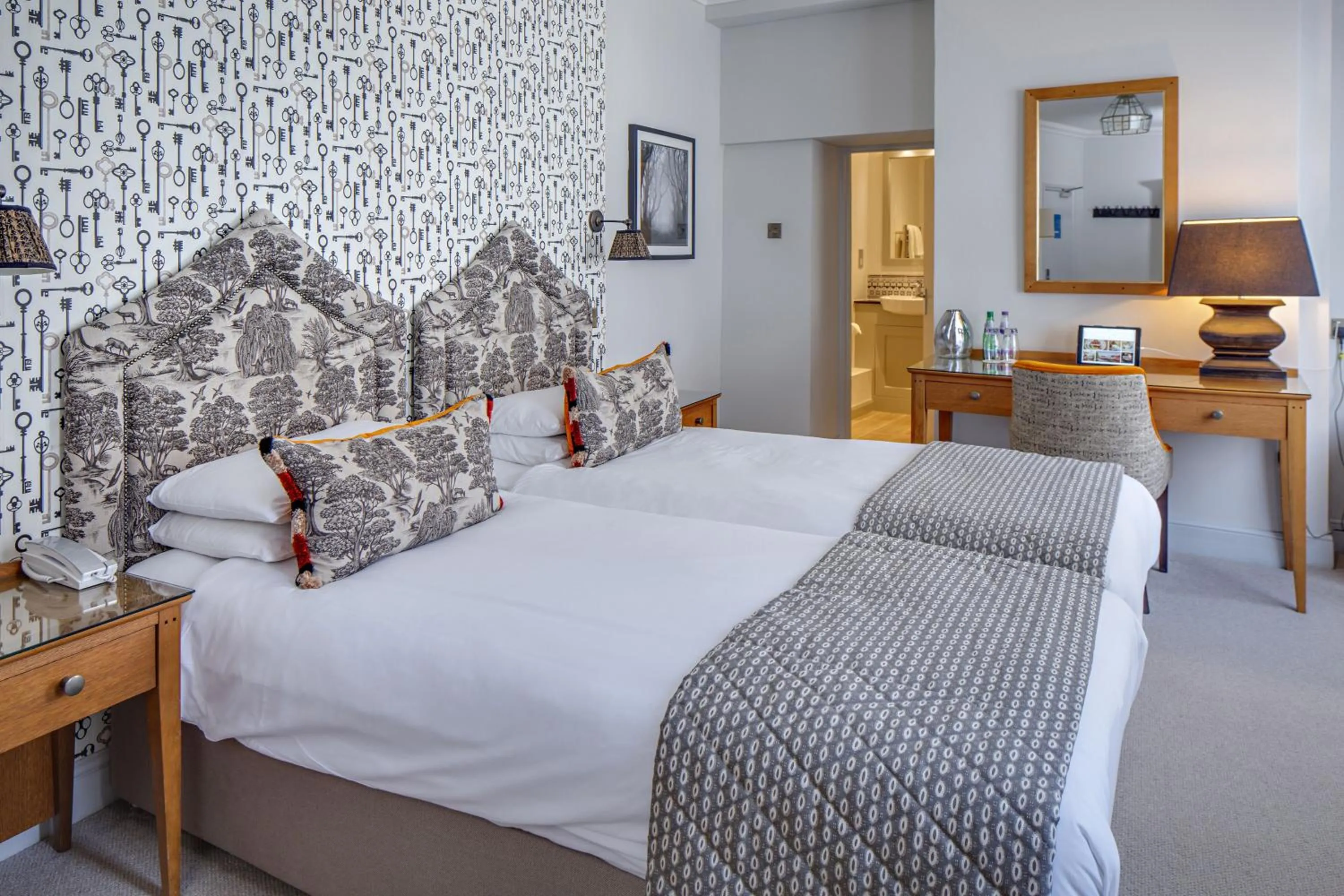 Bedroom, Bed in The Maids Head Hotel