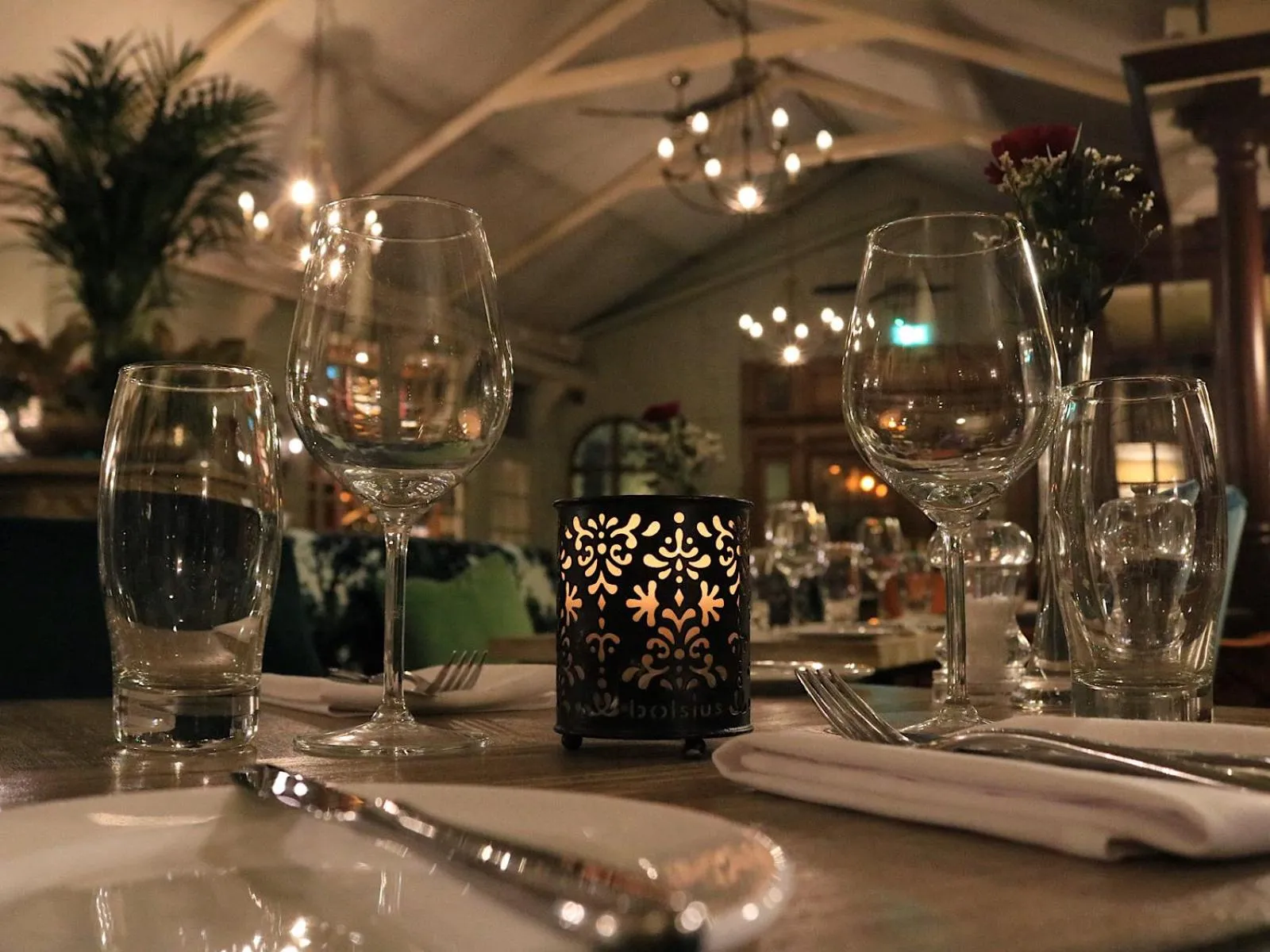 Restaurant/places to eat in The Maids Head Hotel