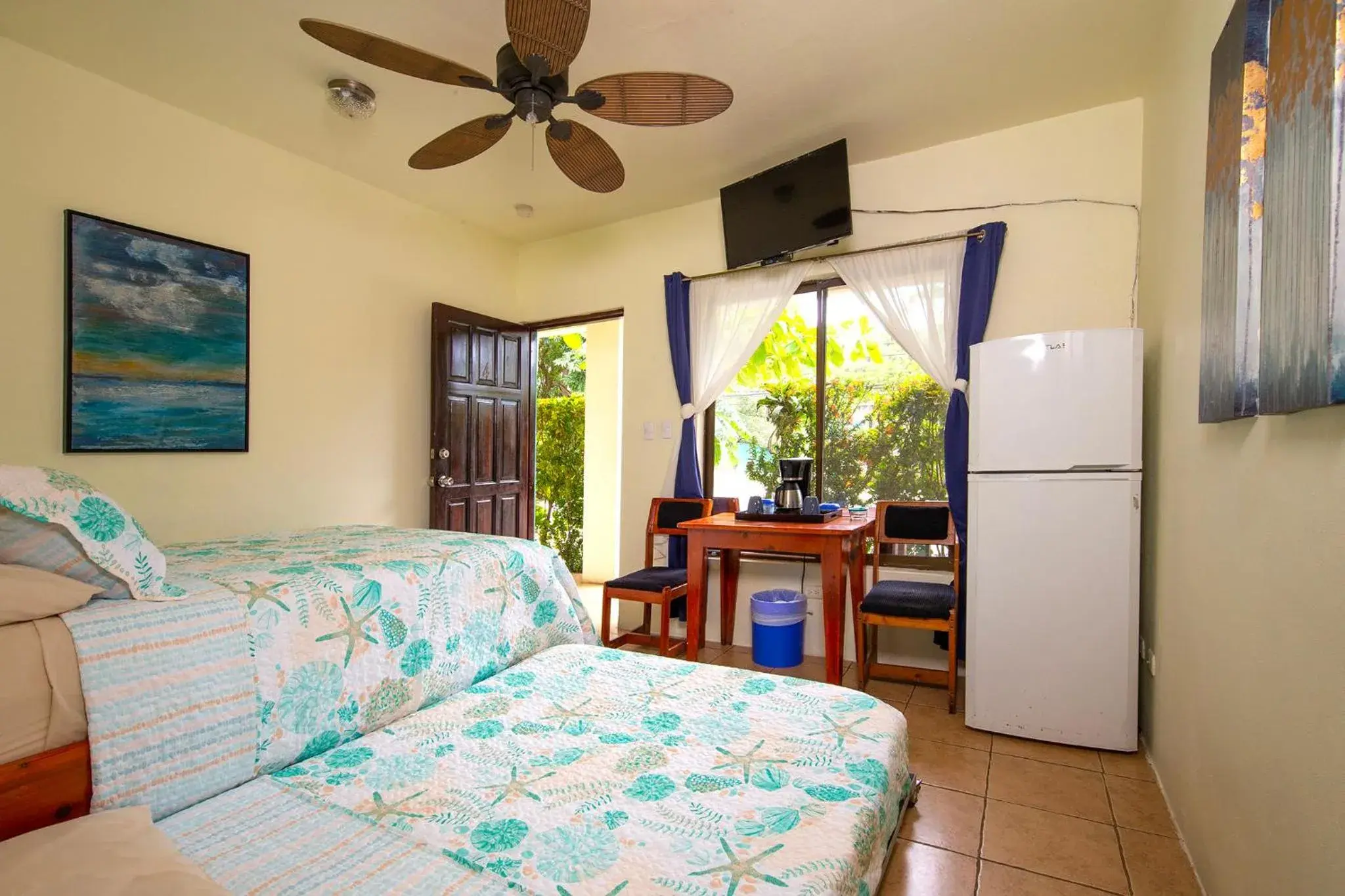 Deluxe Double Room (2 Adults + 1 Child) in Hotel Diversion Tropical Deluxe Double Room (2 Adults + 1 Child) in Hotel Diversion Tropical