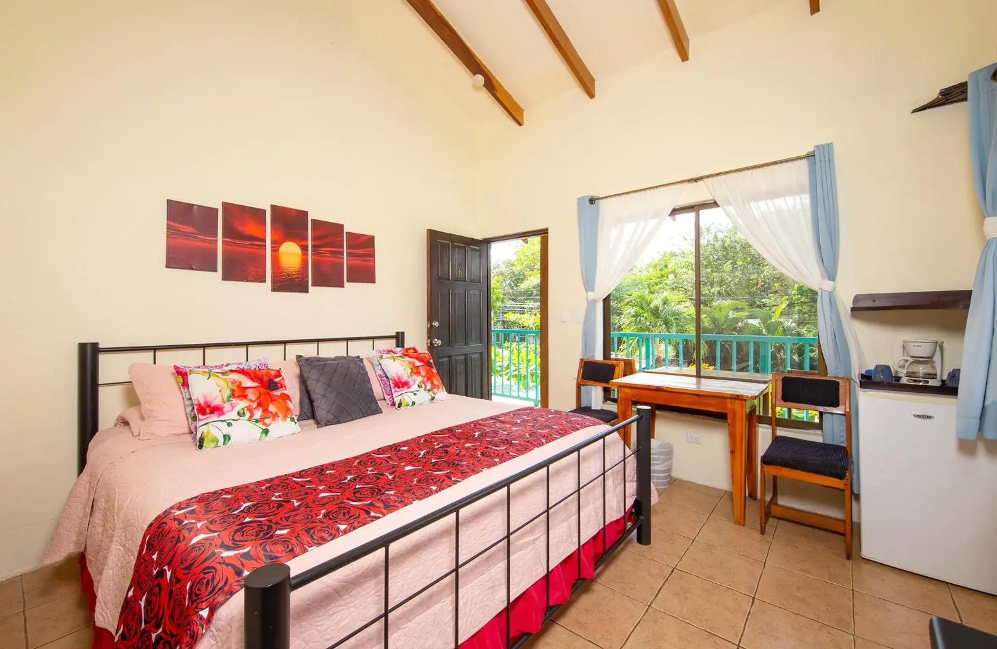 Deluxe King Suite - single occupancy in Hotel Diversion Tropical Deluxe King Suite - single occupancy in Hotel Diversion Tropical