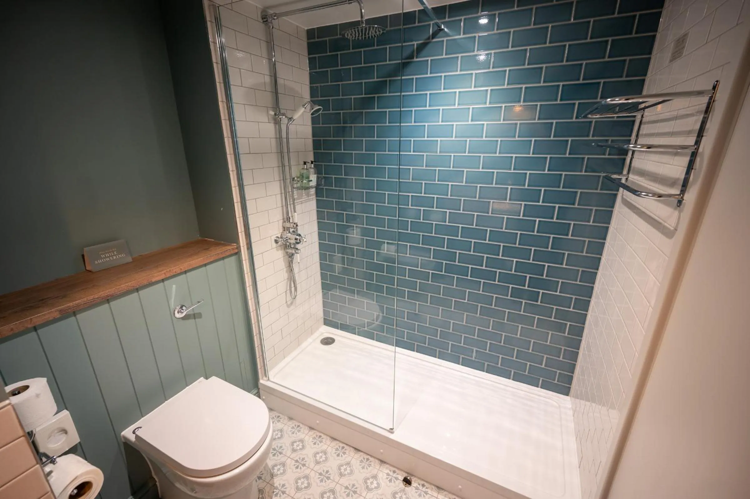 Shower in Green Man by Chef & Brewer Collection