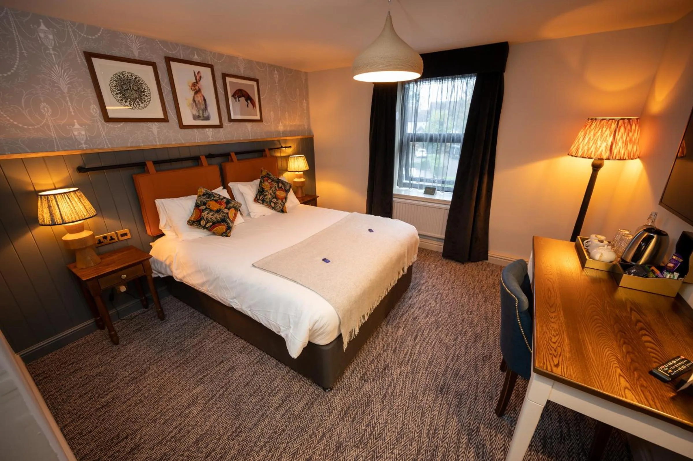 Bedroom, Bed in Green Man by Chef & Brewer Collection