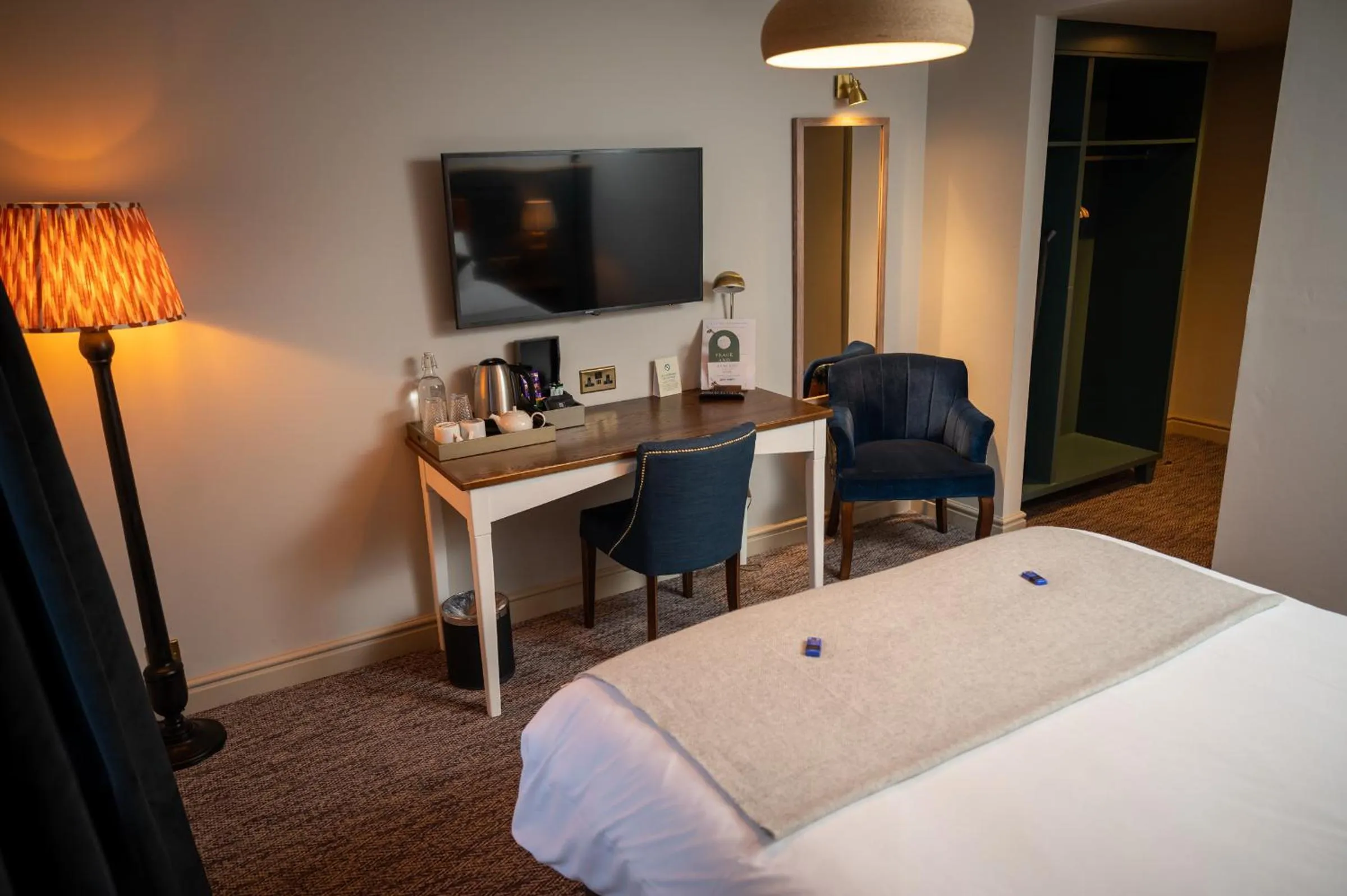 Bedroom, Bed in Green Man by Chef & Brewer Collection