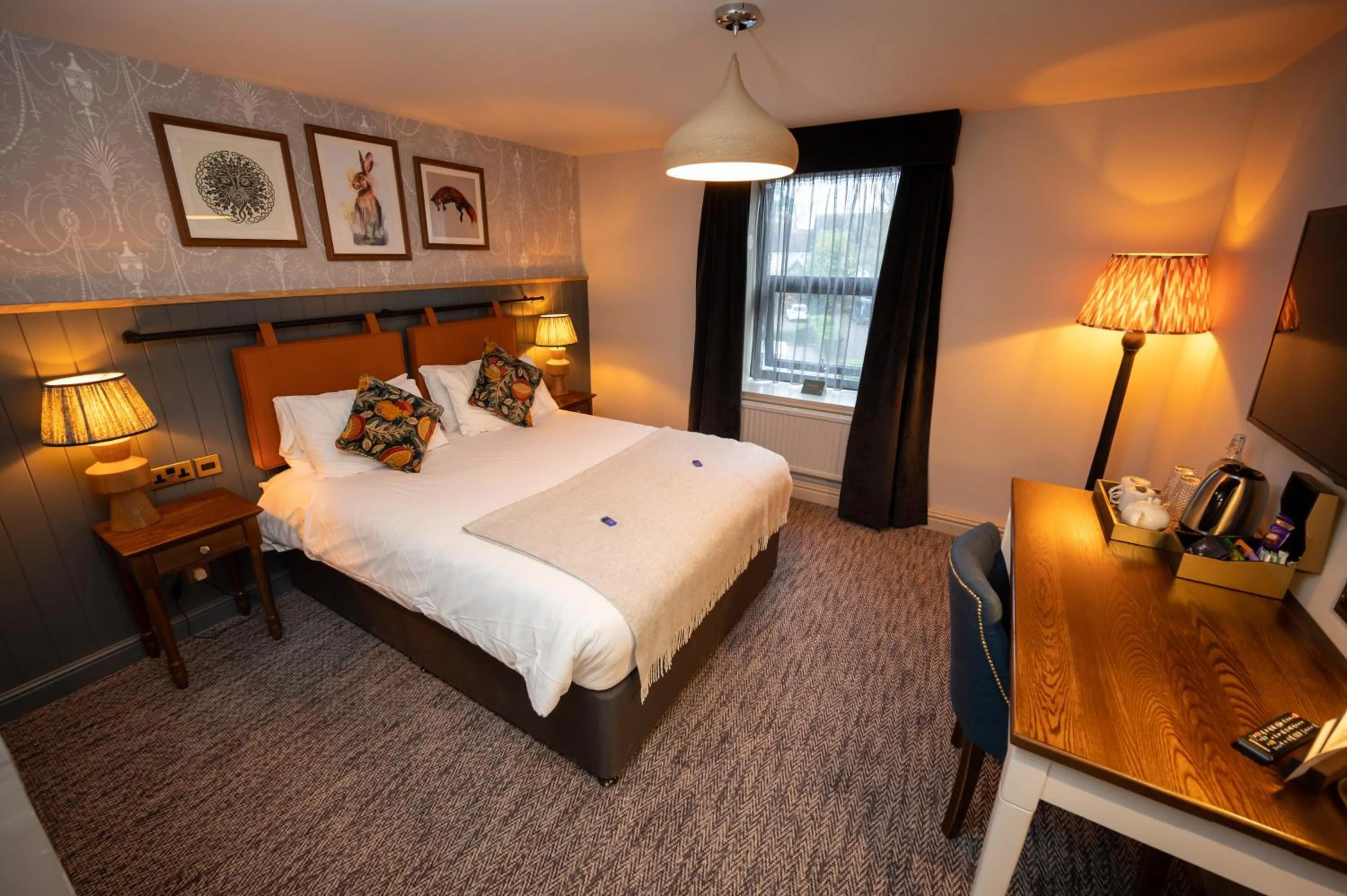 Bedroom, Bed in Green Man by Chef & Brewer Collection