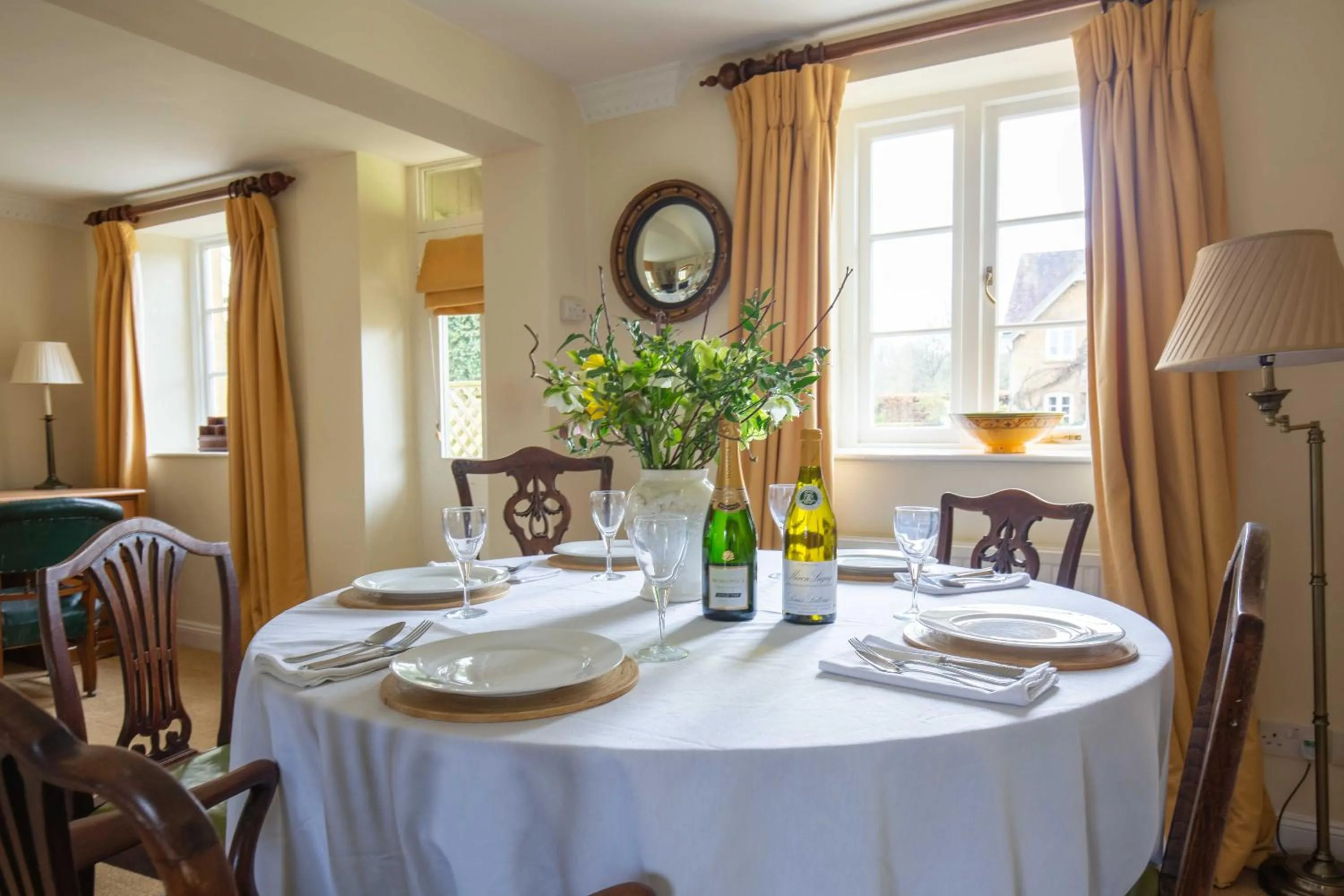 Dining area in Goodwood Cottage