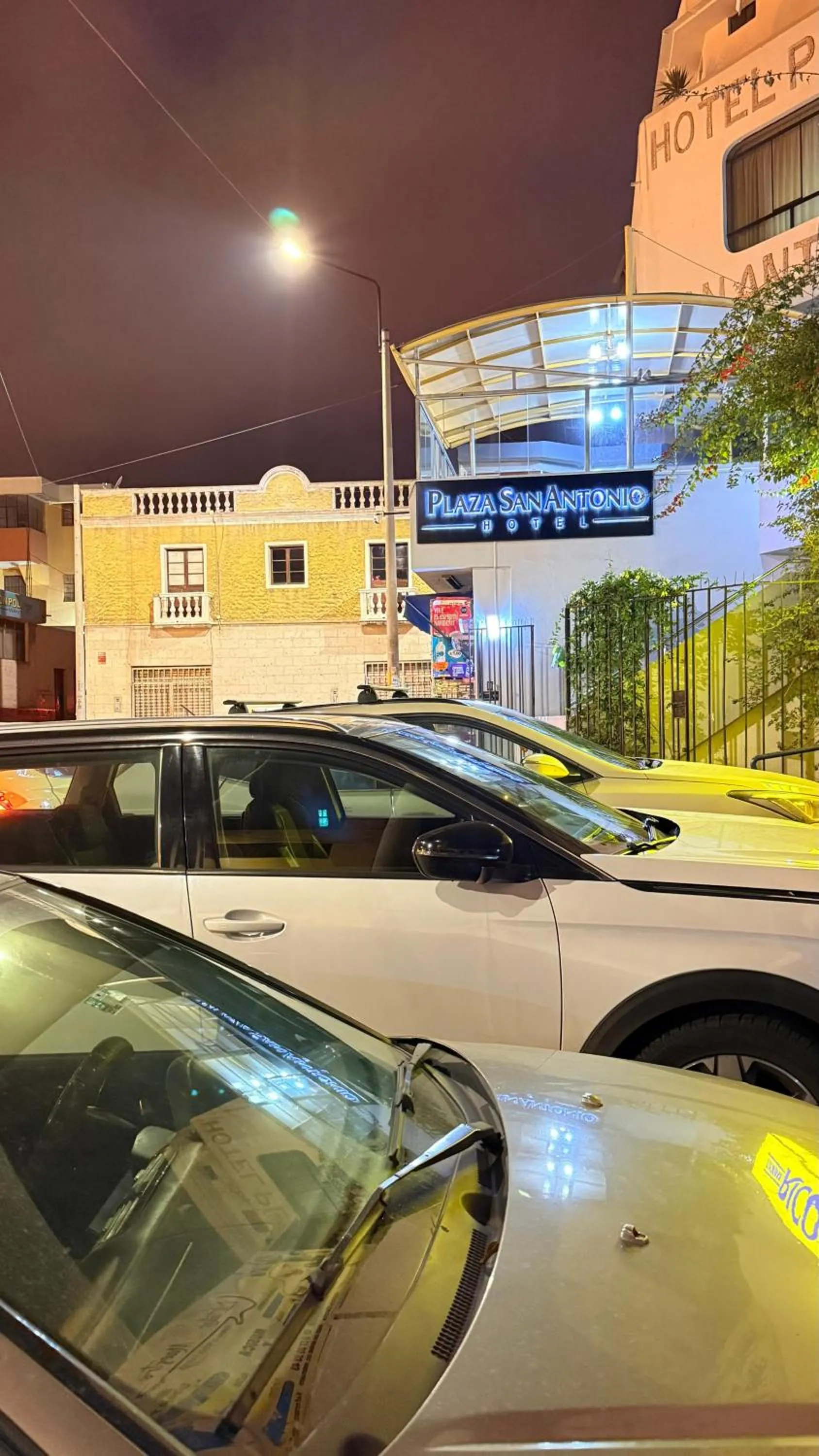 Parking in Hotel Plaza San Antonio Arequipa