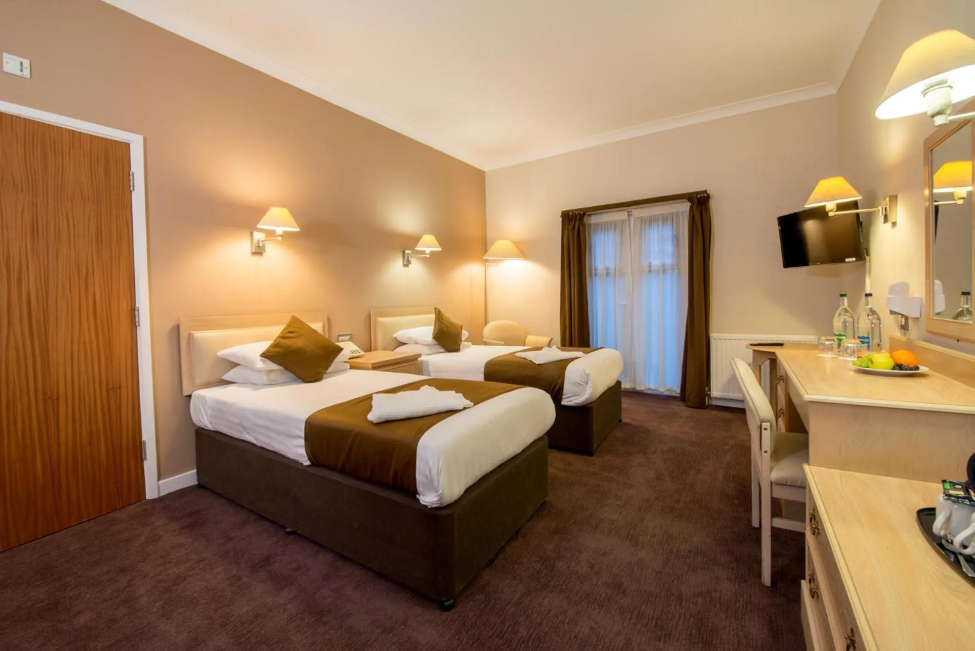 Photo of the whole room, Bed in The Regency Hotel