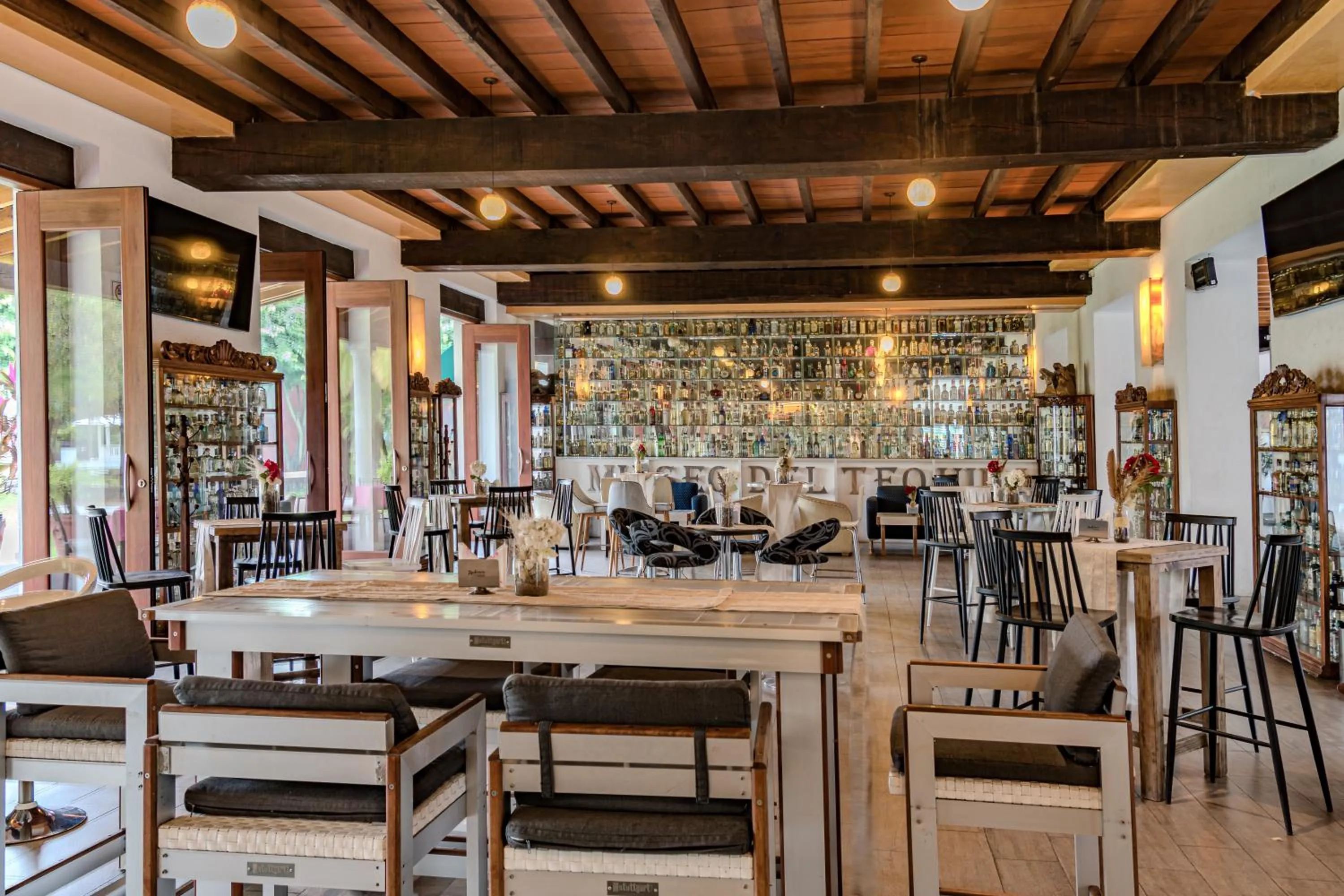 Lounge or bar in Radisson Hotel Cuernavaca