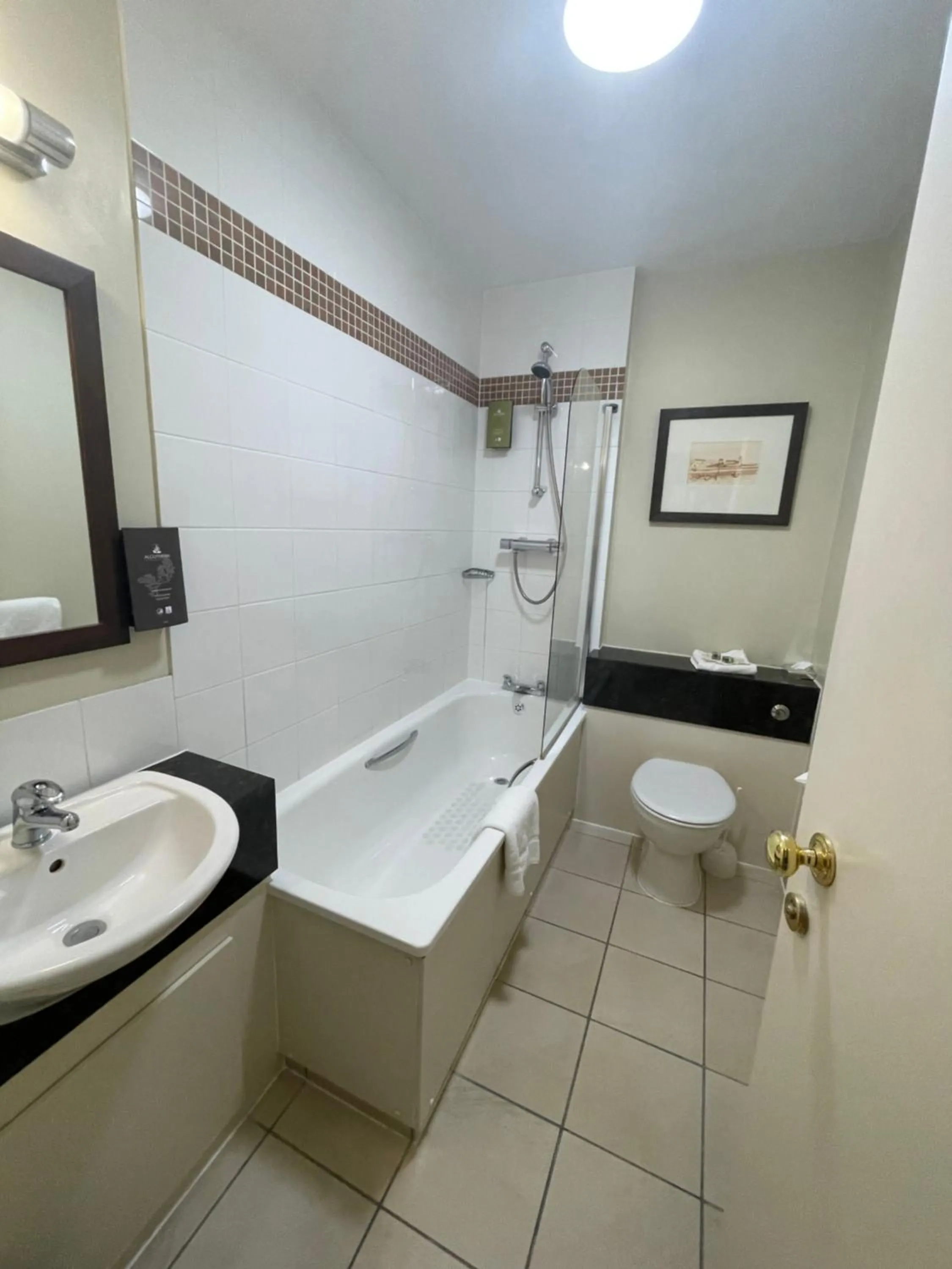 Bathroom in Clarion Hotel Charlecote Pheasant