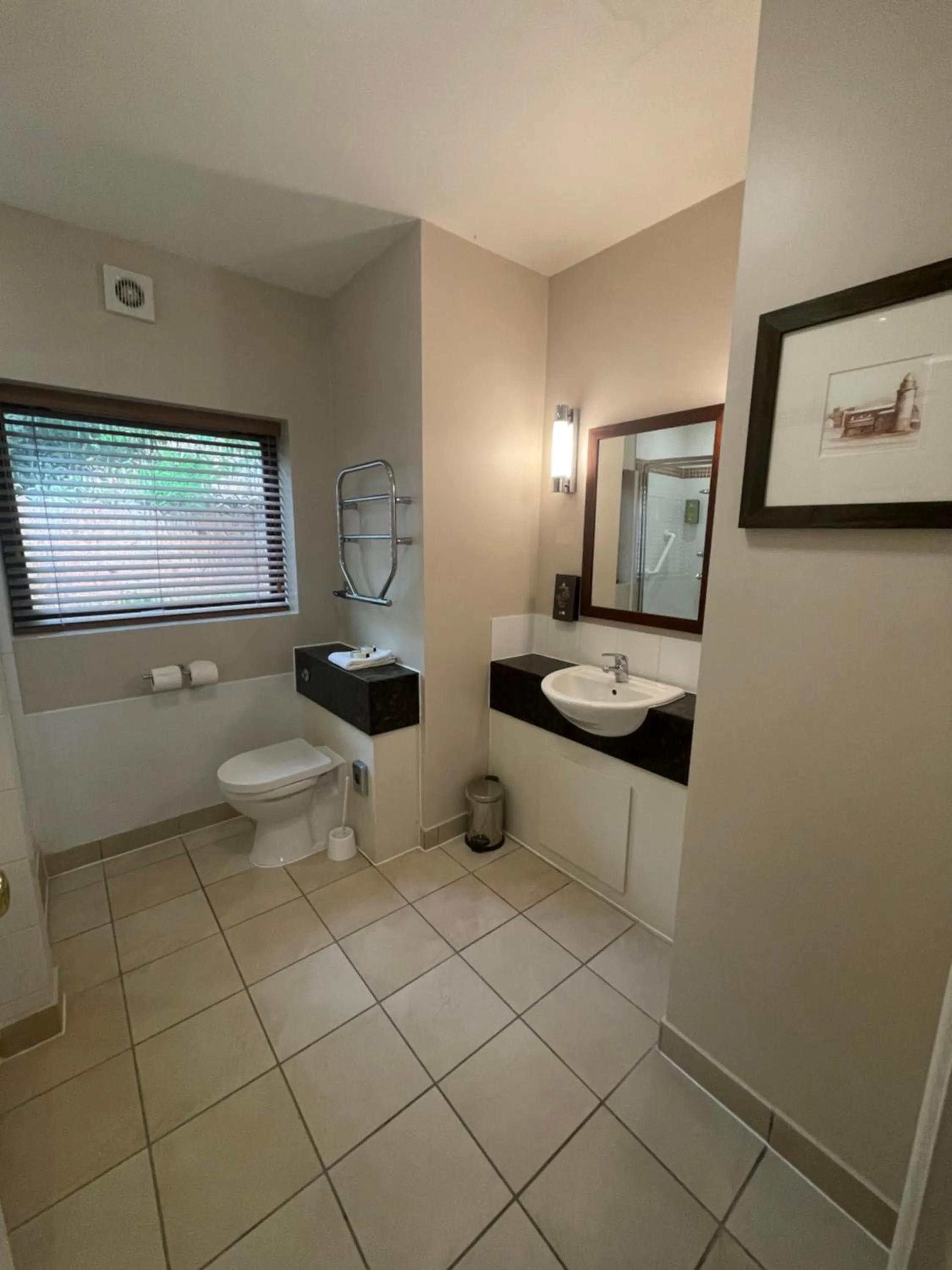 Bathroom in Clarion Hotel Charlecote Pheasant