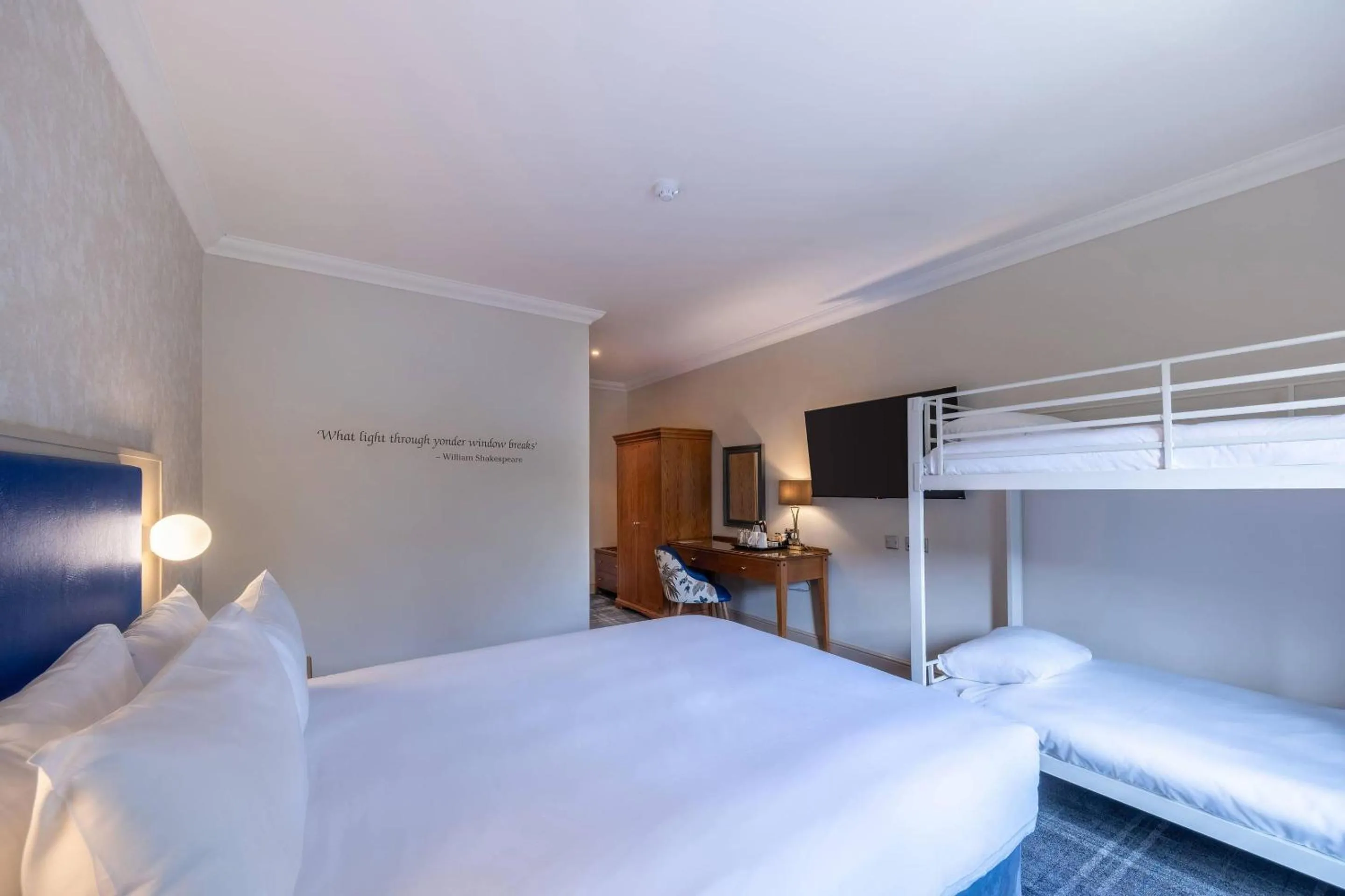 Bedroom, Bed in Clarion Hotel Charlecote Pheasant