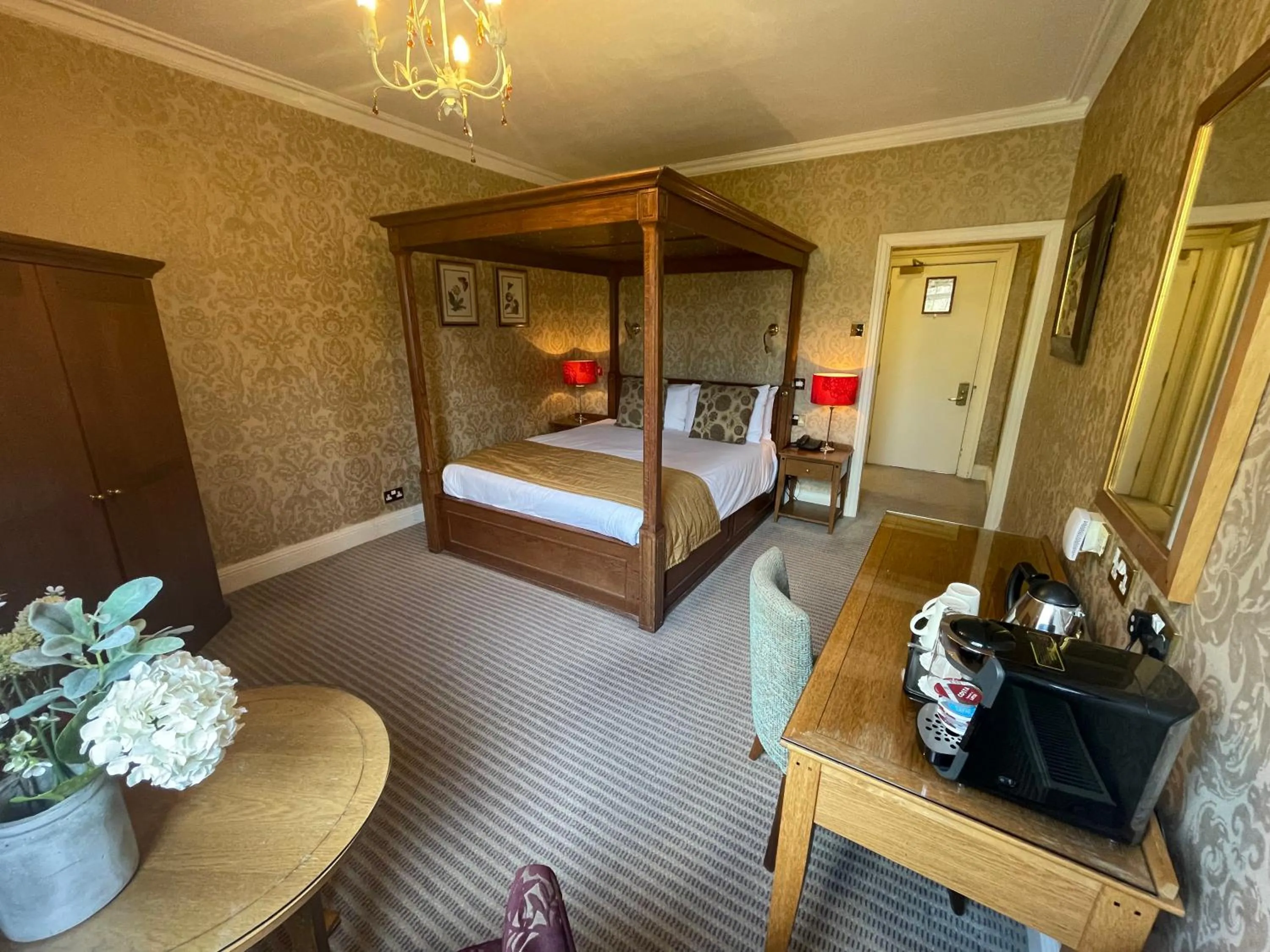 Bedroom, Bed in Clarion Hotel Charlecote Pheasant