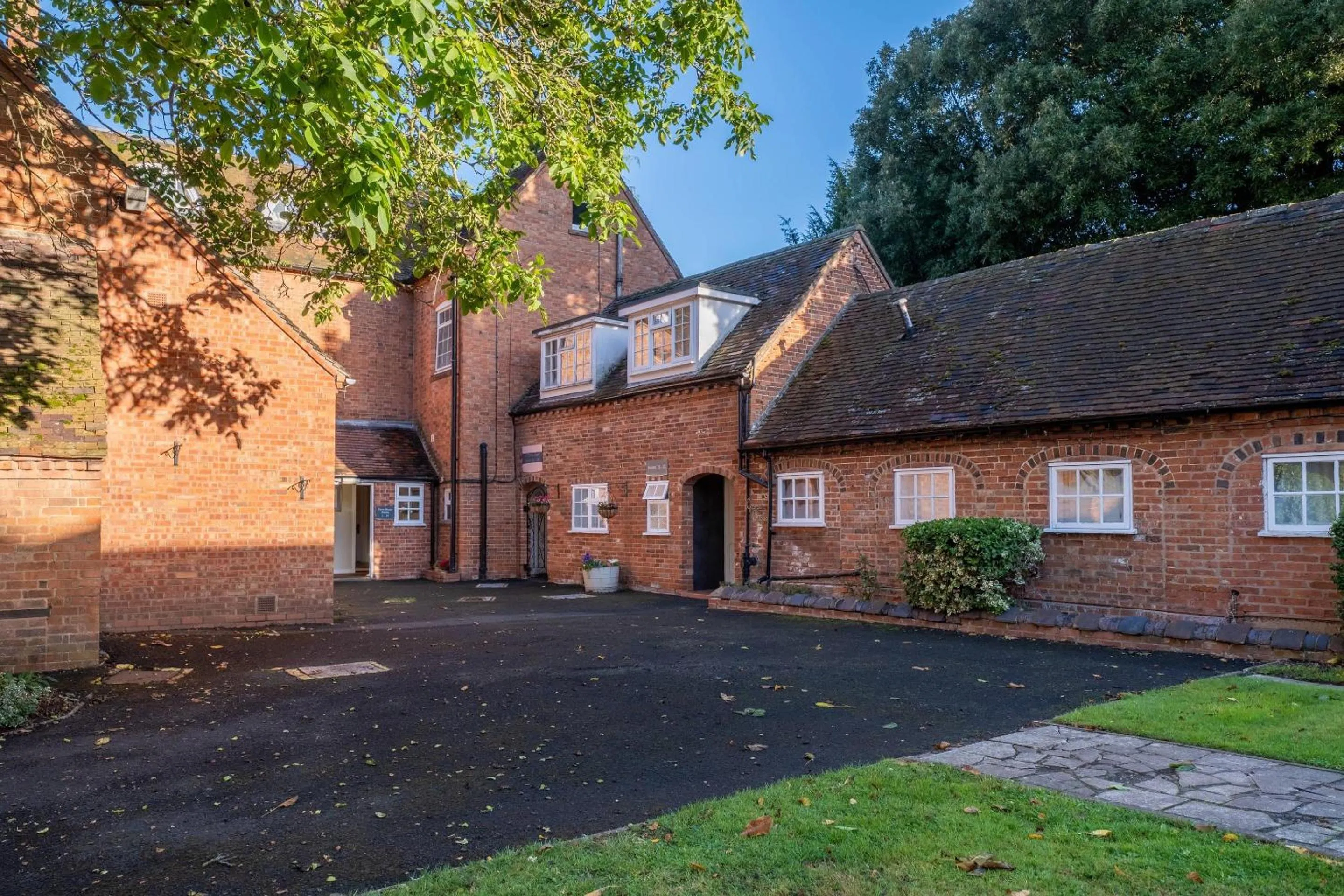 Property building in Clarion Hotel Charlecote Pheasant