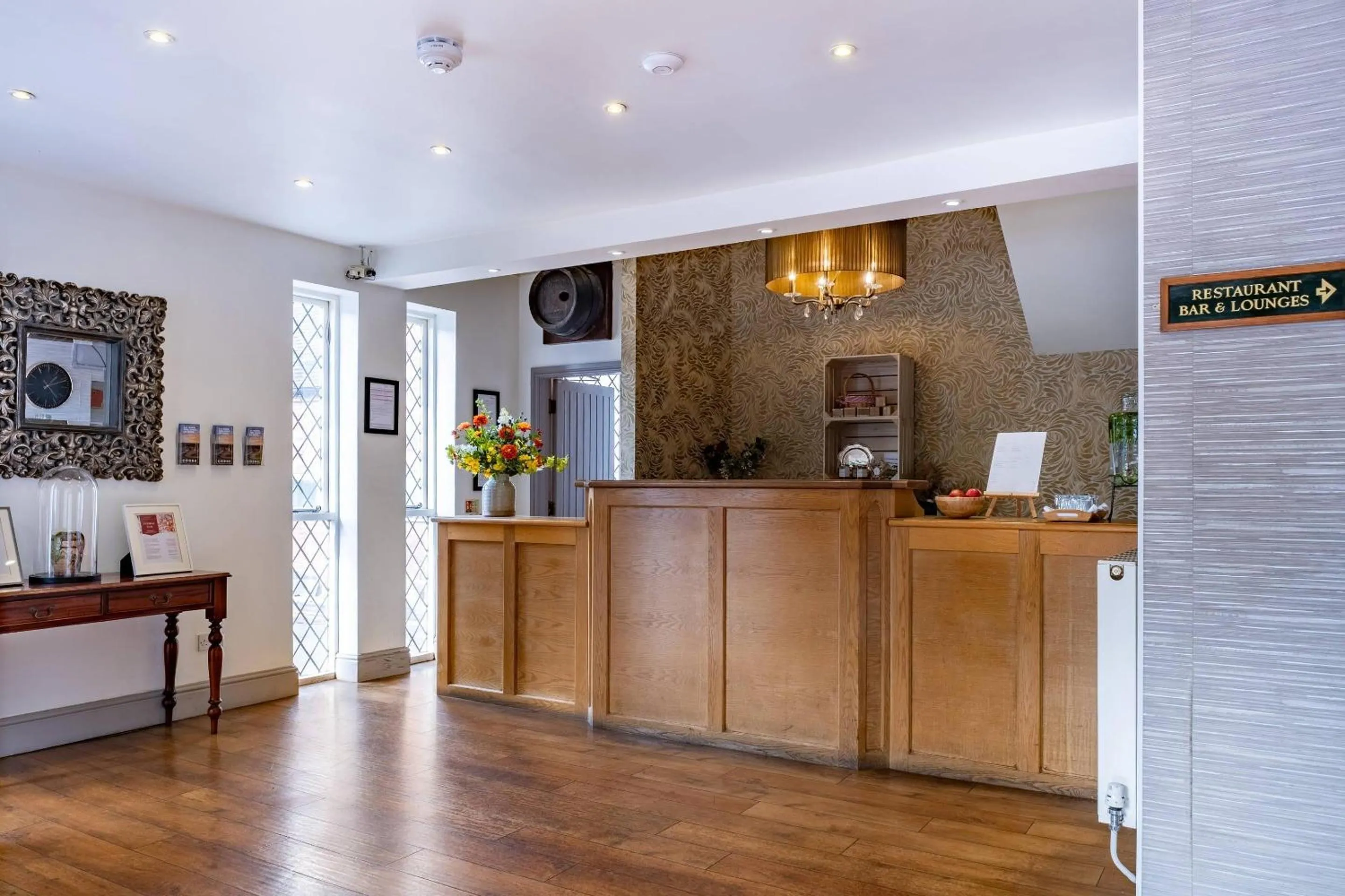 Lobby or reception in Clarion Hotel Charlecote Pheasant