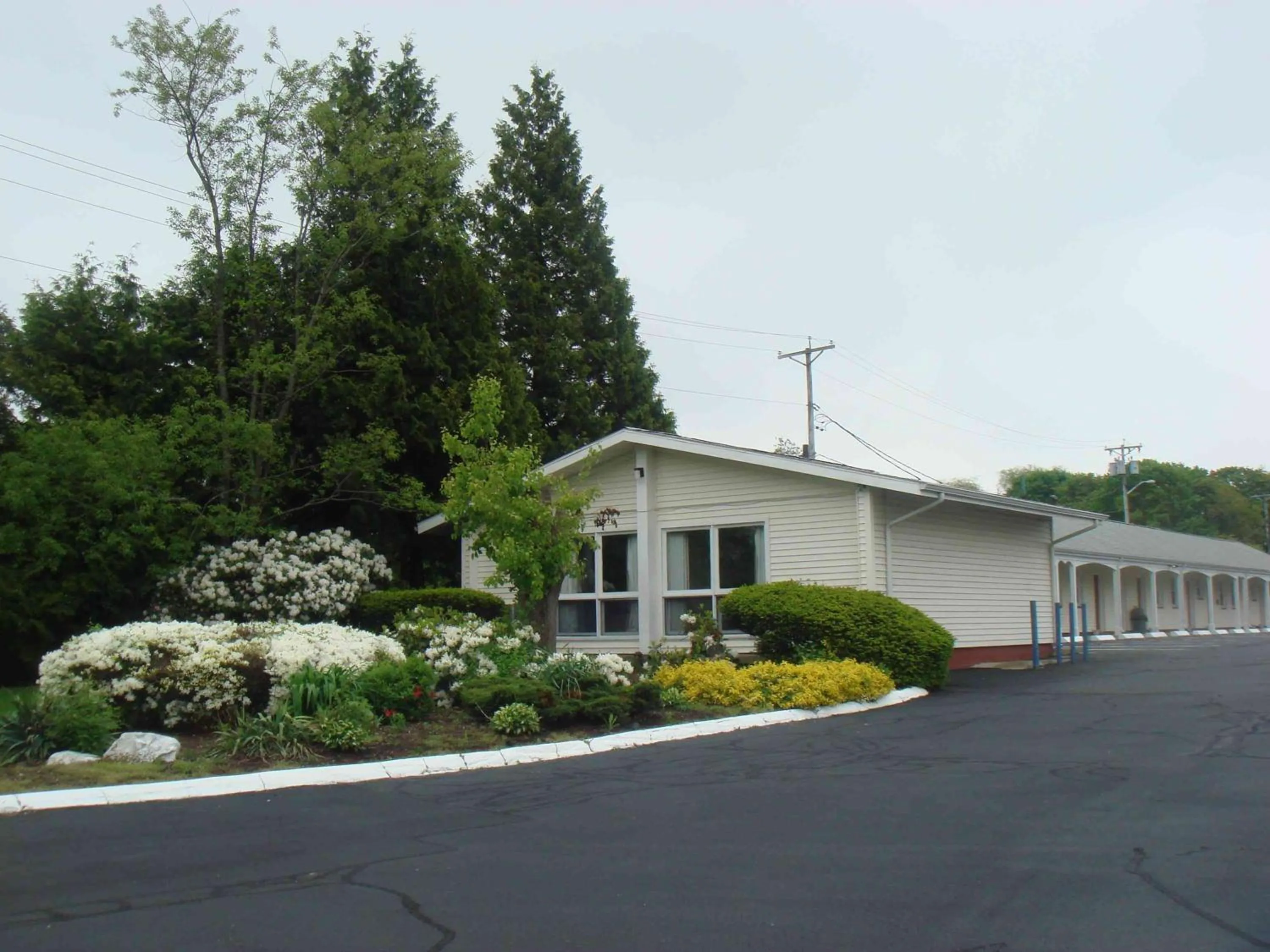 Facade/entrance in Harbor Base Inn