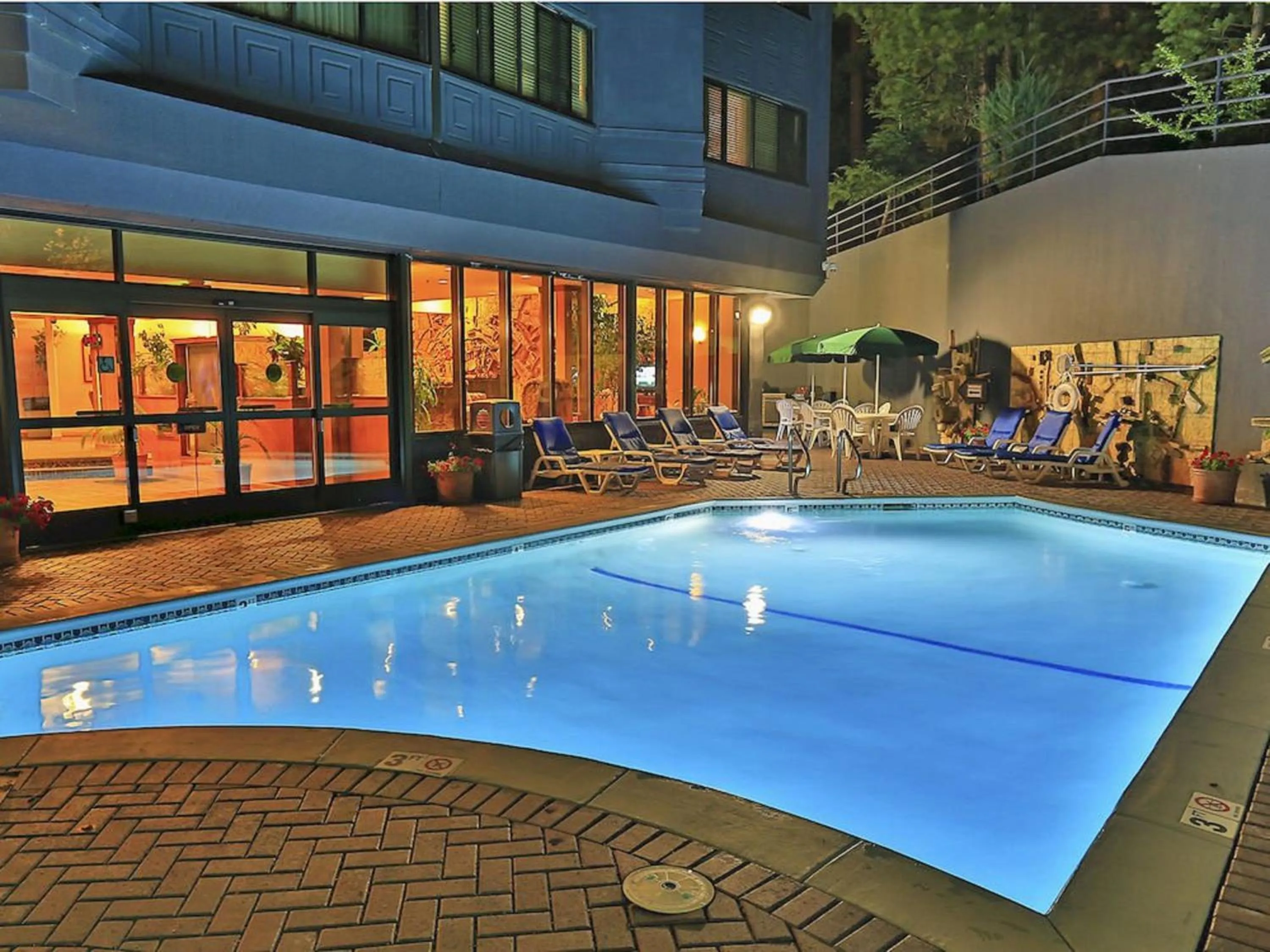 Swimming pool in Hilton Vacation Club Tahoe Seasons Lake Tahoe