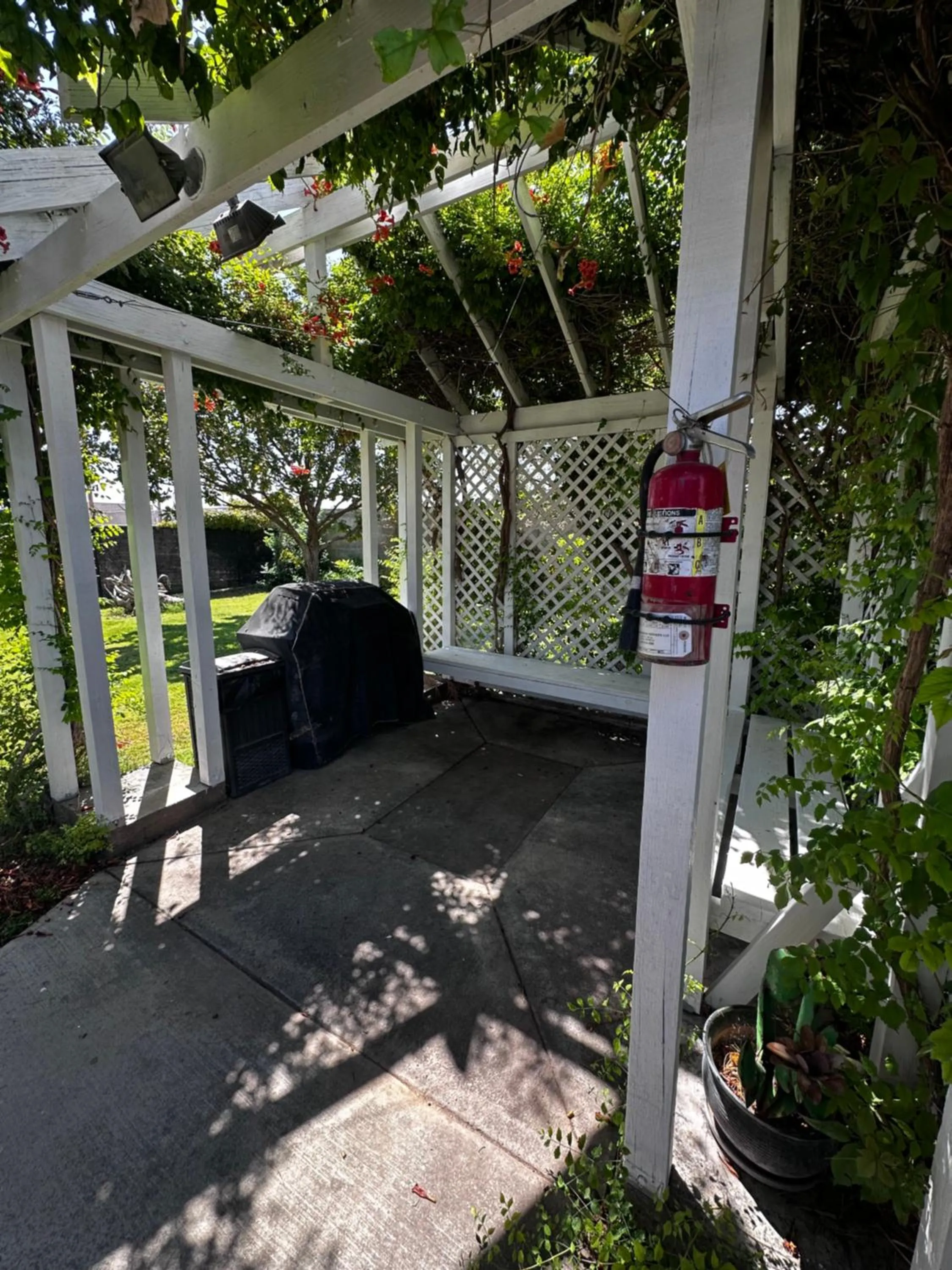 Adobe Rose Boutique Inn