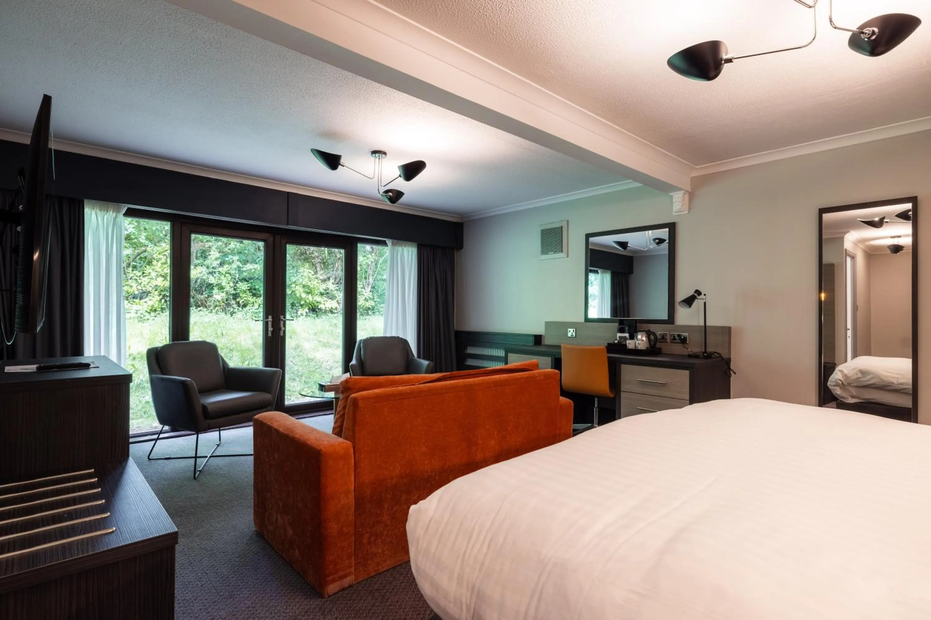 Bedroom, Bed in Mercure Newcastle George Washington Hotel Golf & Spa