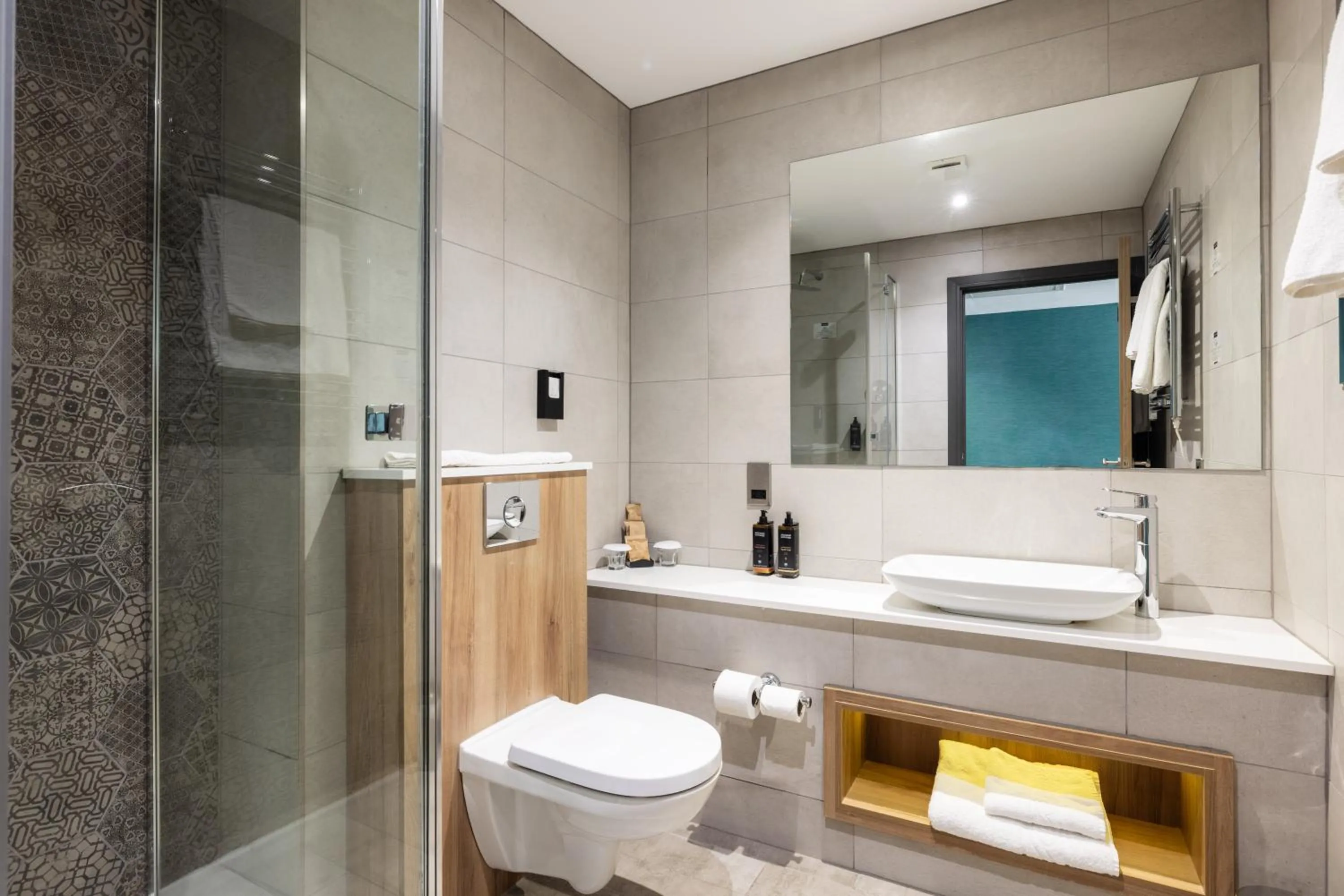 Shower in Mercure Newcastle George Washington Hotel Golf & Spa