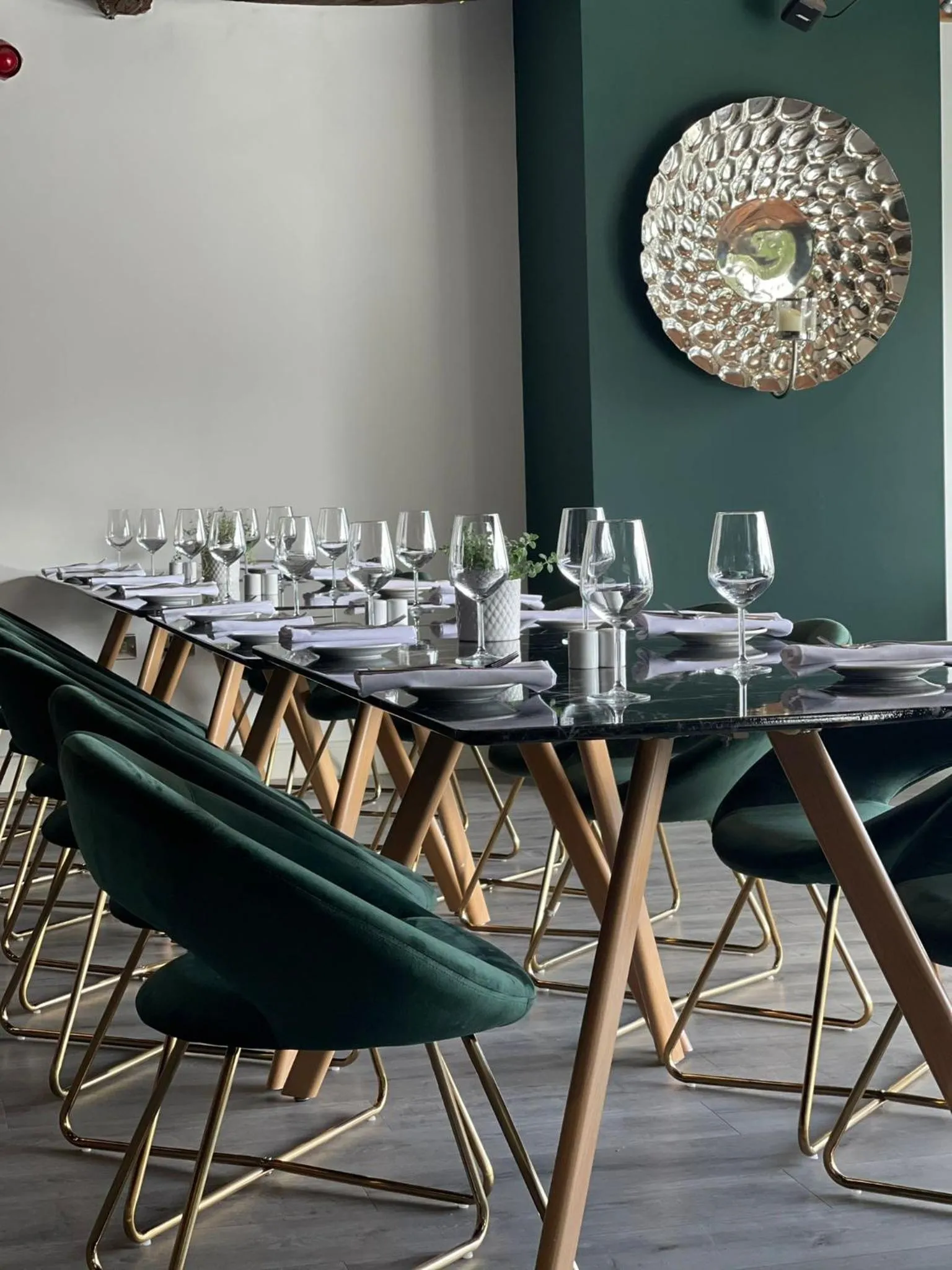 Restaurant/places to eat in The Hillcrest Hotel