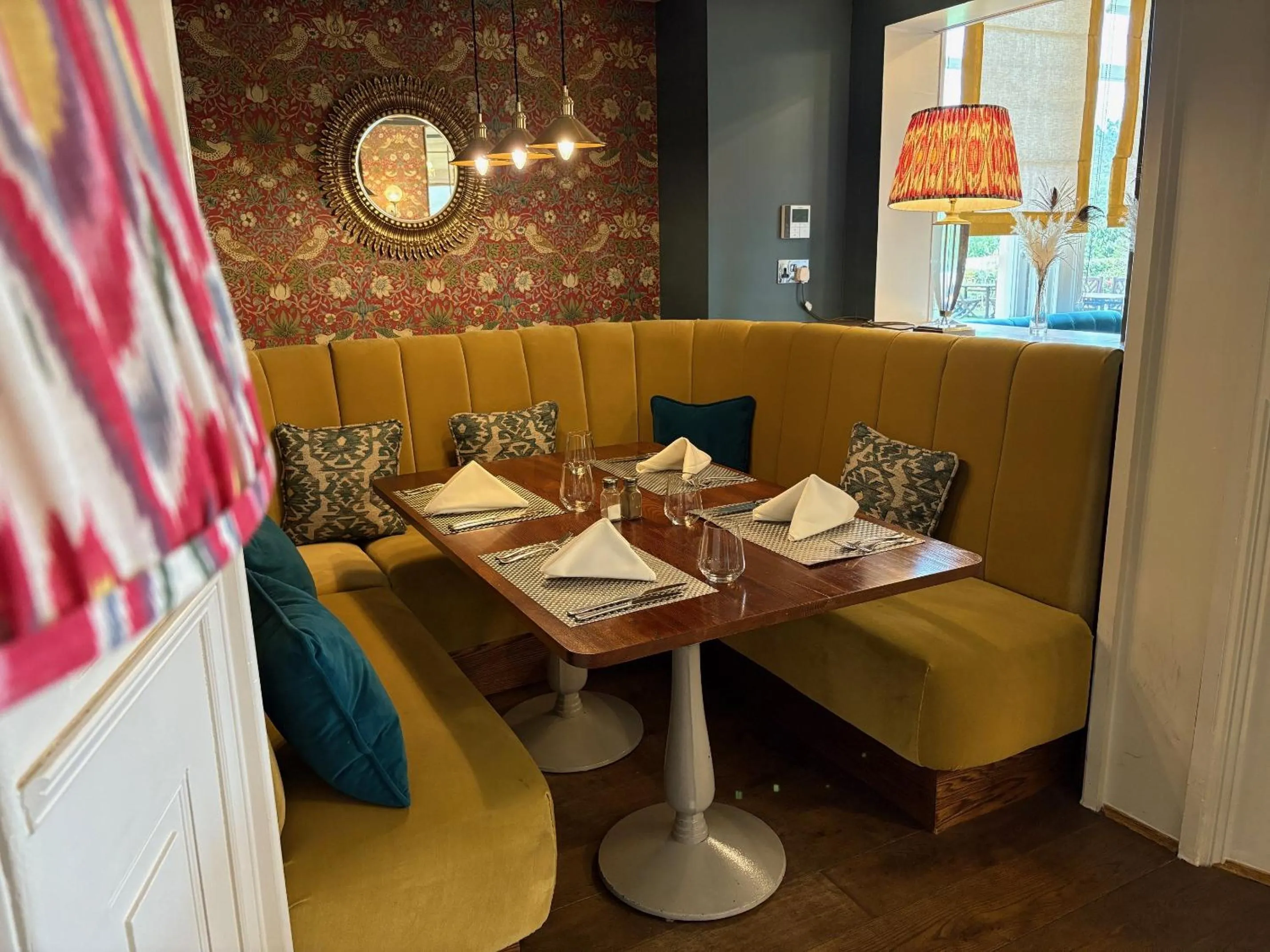 Restaurant/places to eat in The Belsfield Hotel