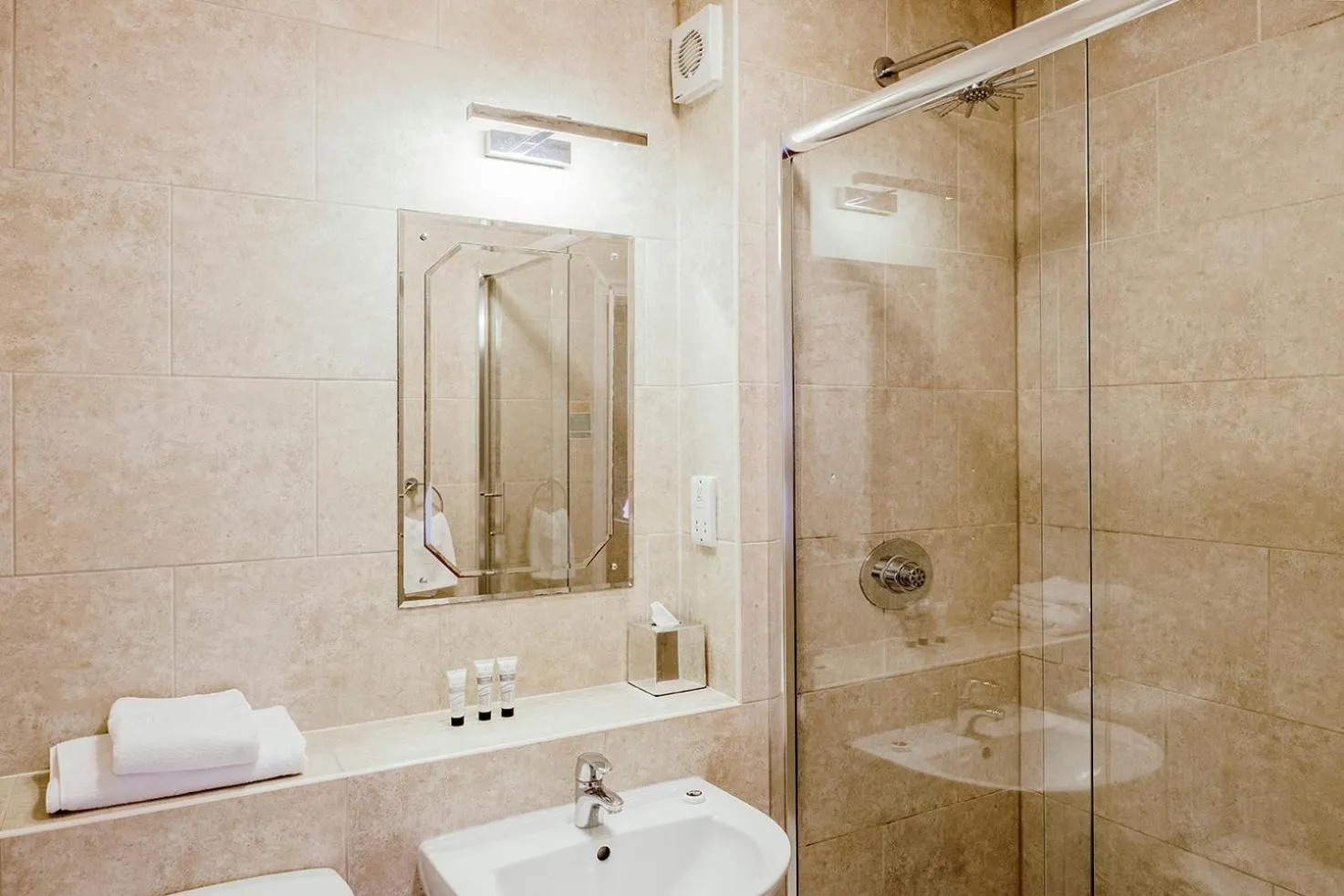 Bathroom in Muthu Clumber Park Hotel and Spa