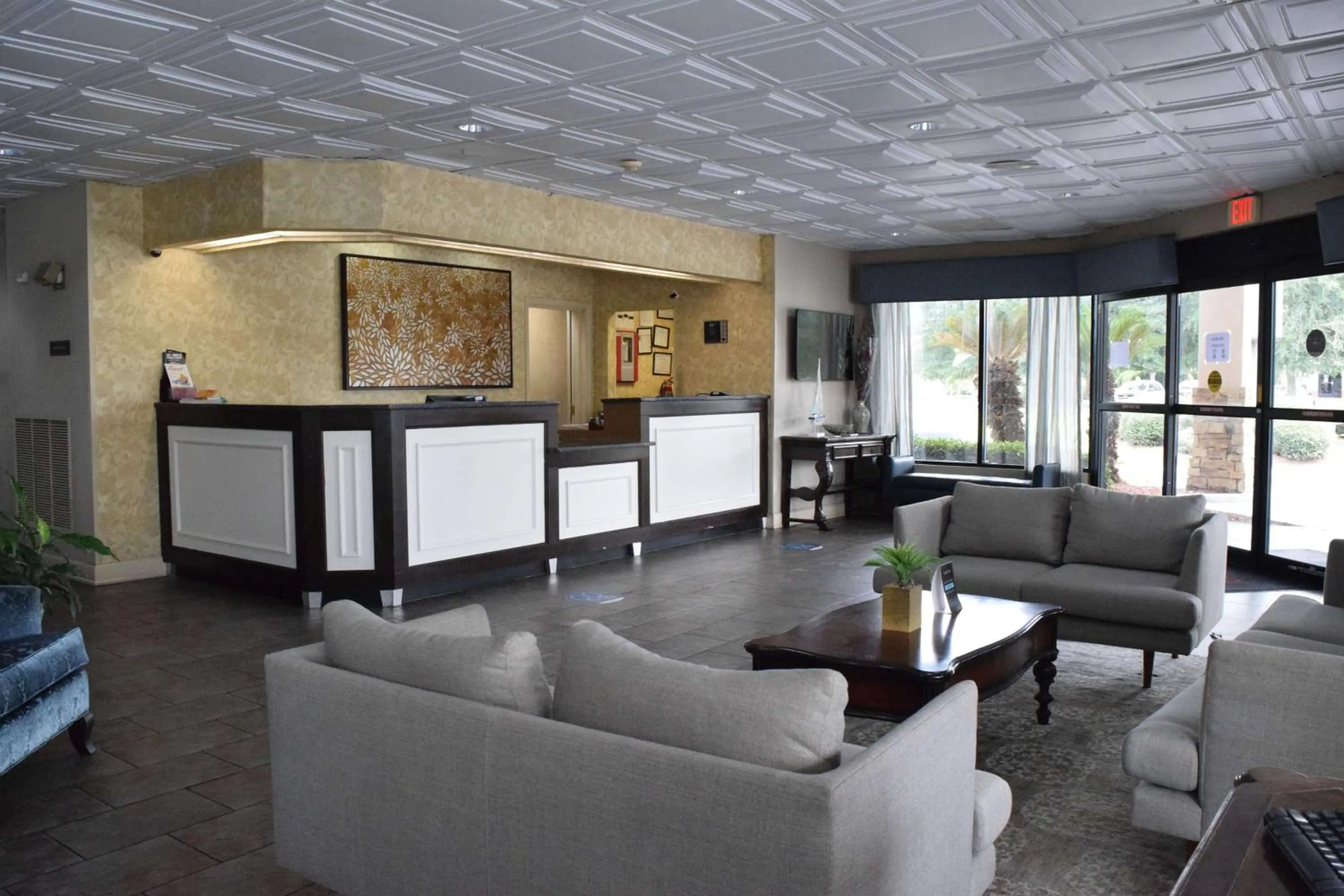 Lobby or reception in Ramada by Wyndham Savannah Gateway