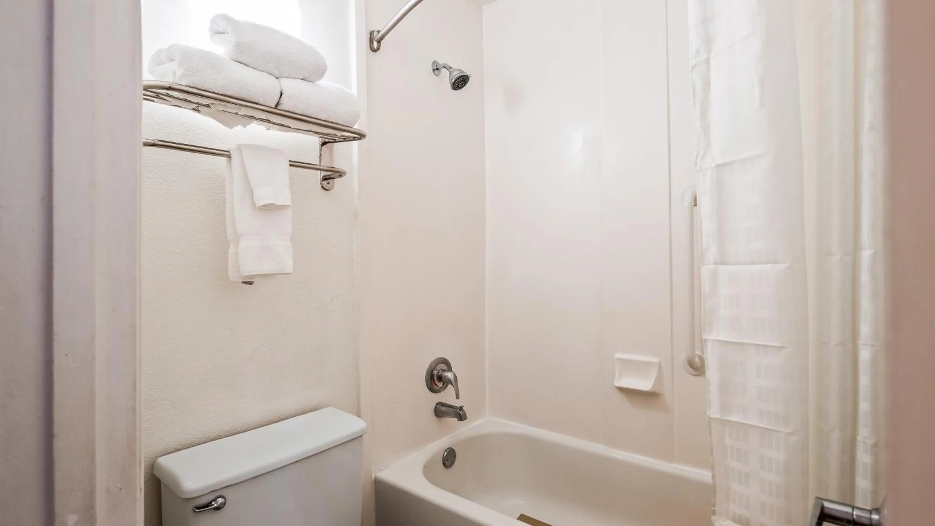 Bath in Ramada by Wyndham Savannah Gateway