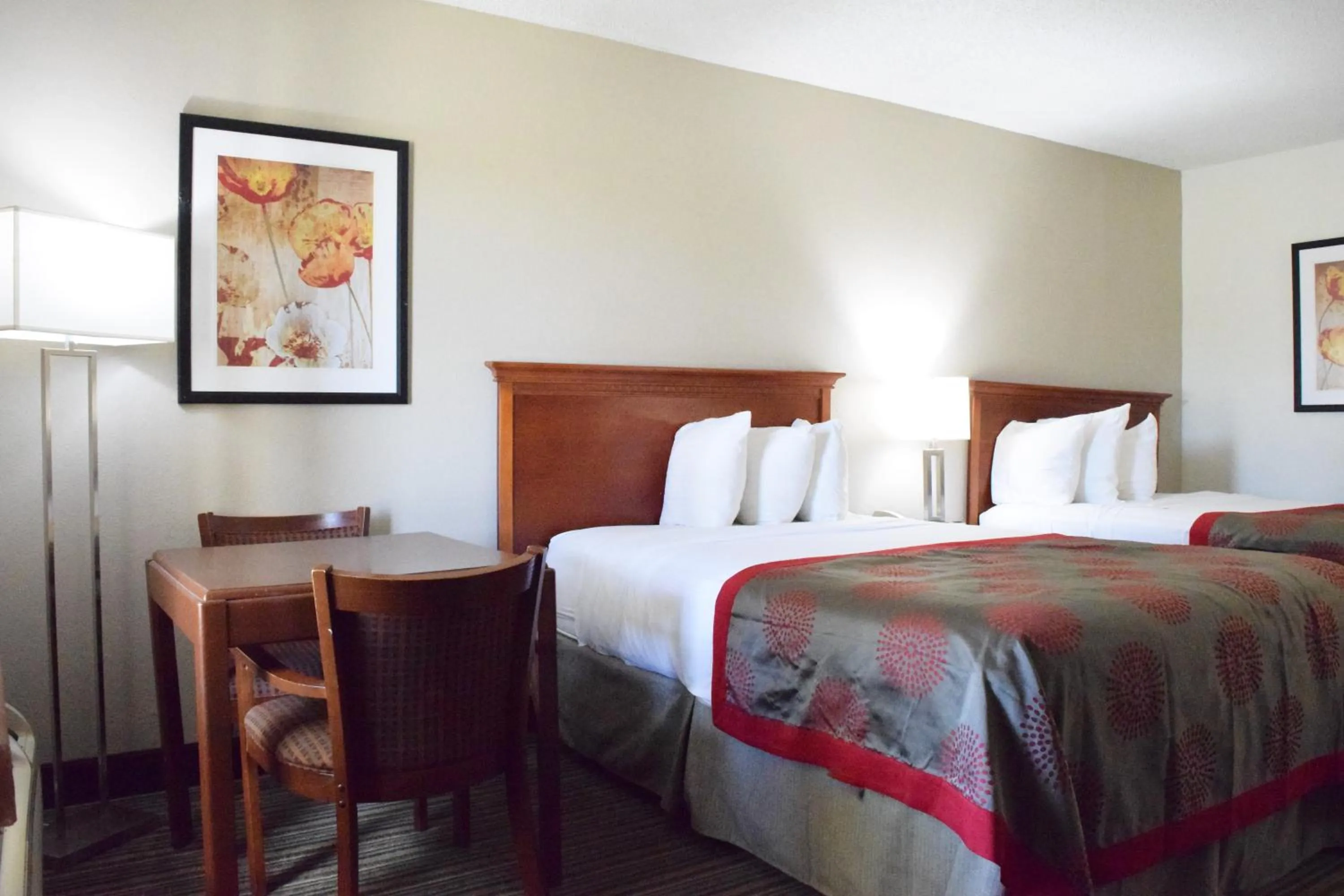 Bedroom in Ramada by Wyndham Savannah Gateway