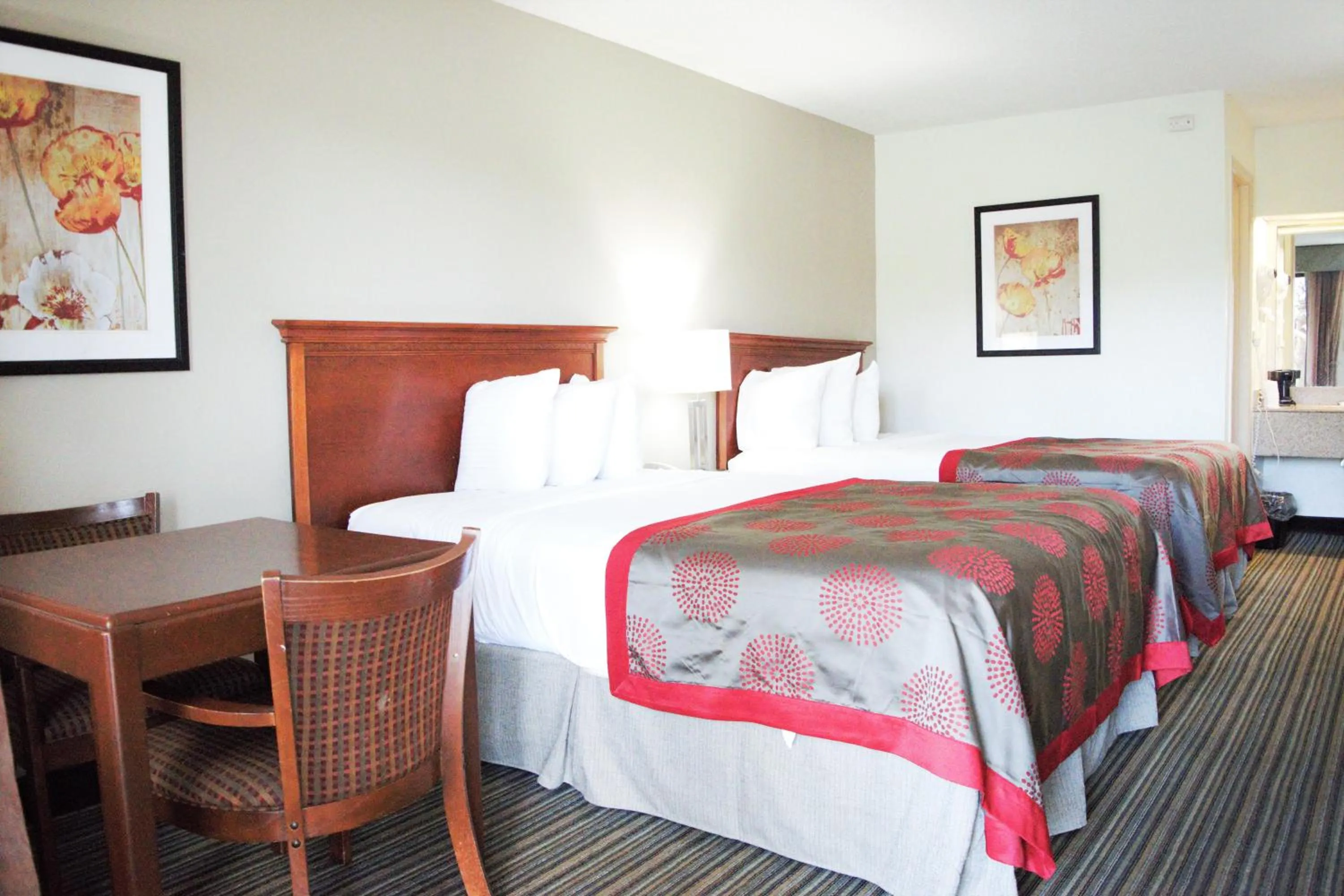 Bedroom in Ramada by Wyndham Savannah Gateway