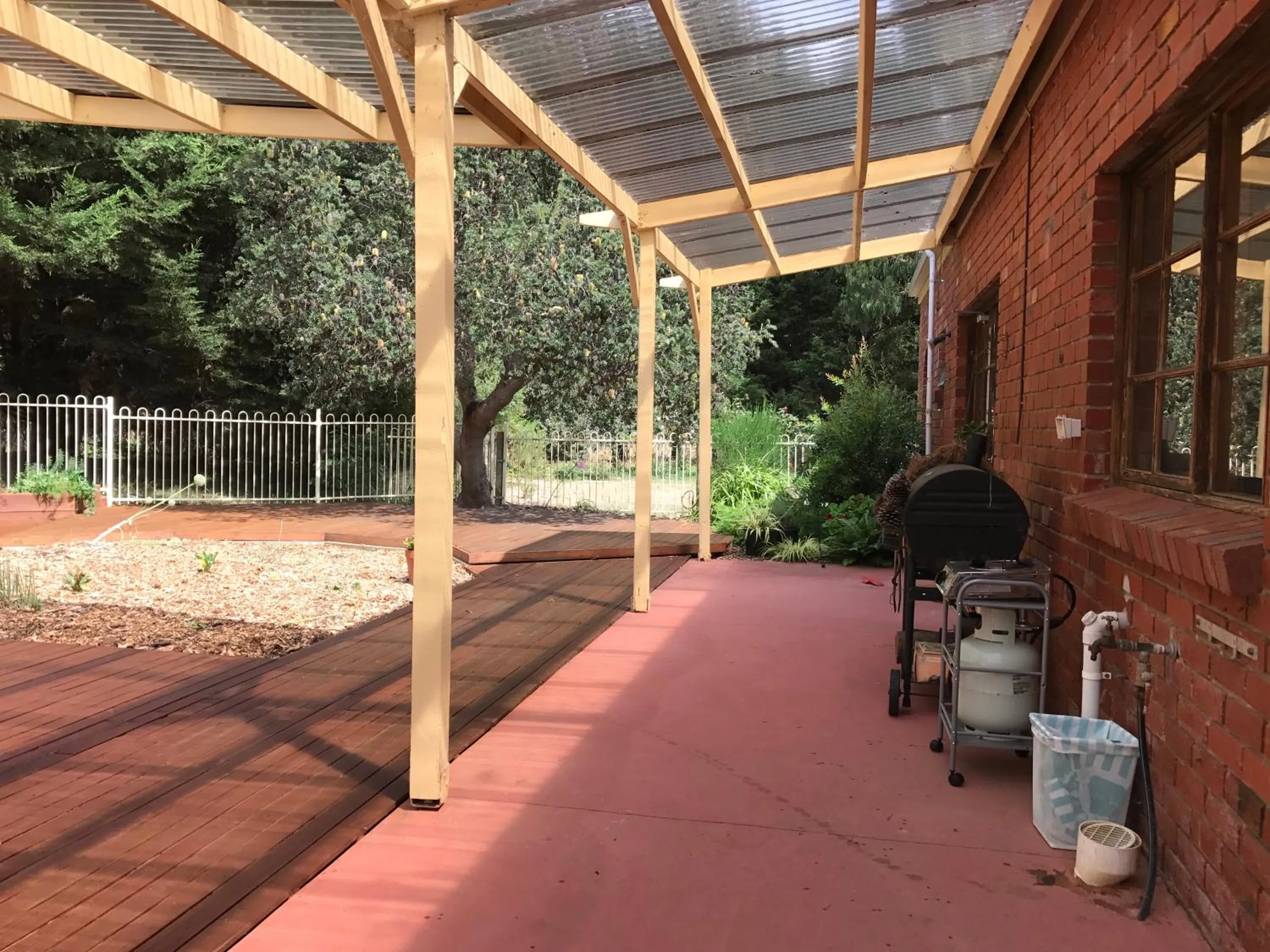 BBQ facilities in Helen's Homestead