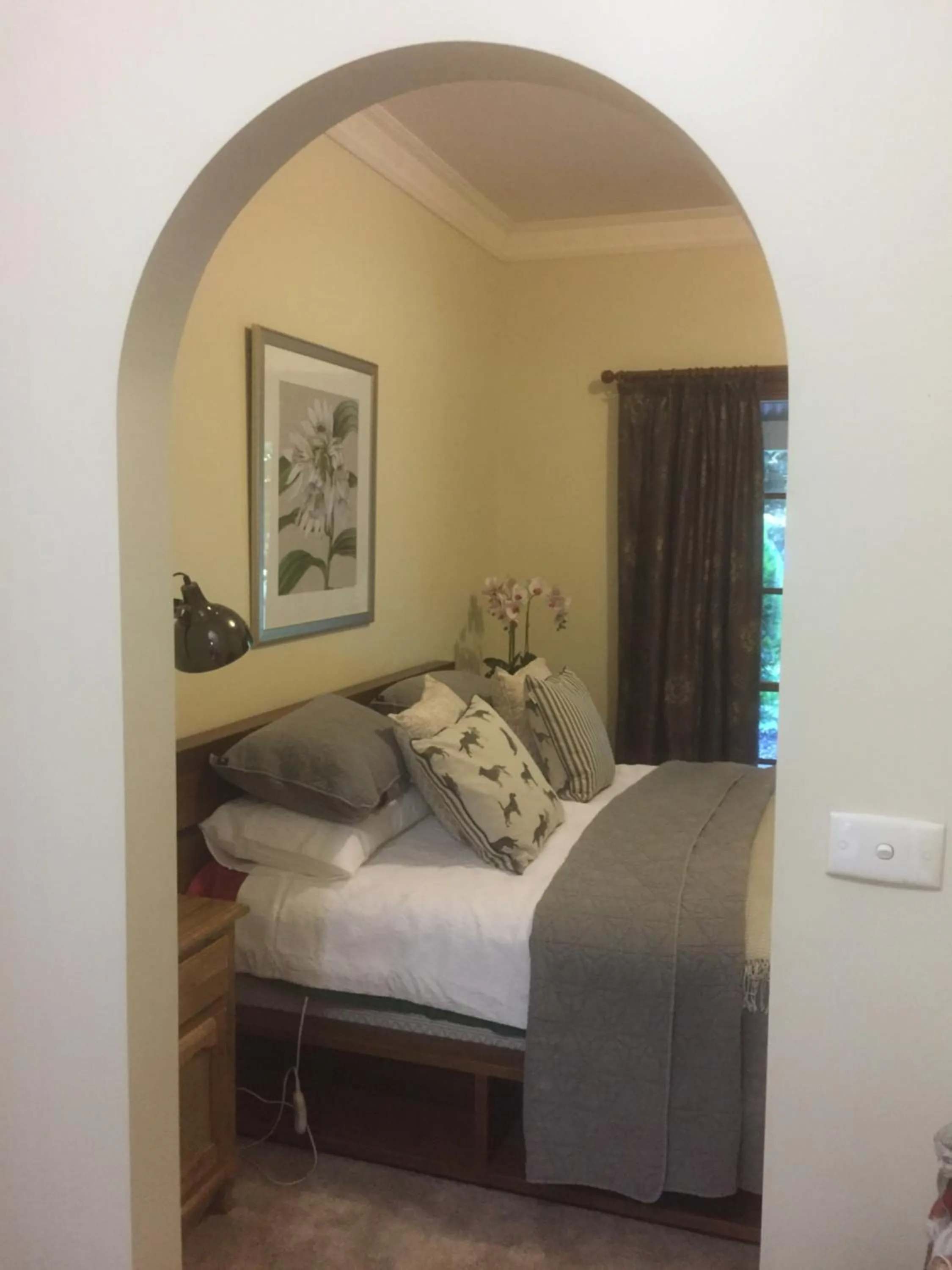 Photo of the whole room, Bed in Helen's Homestead