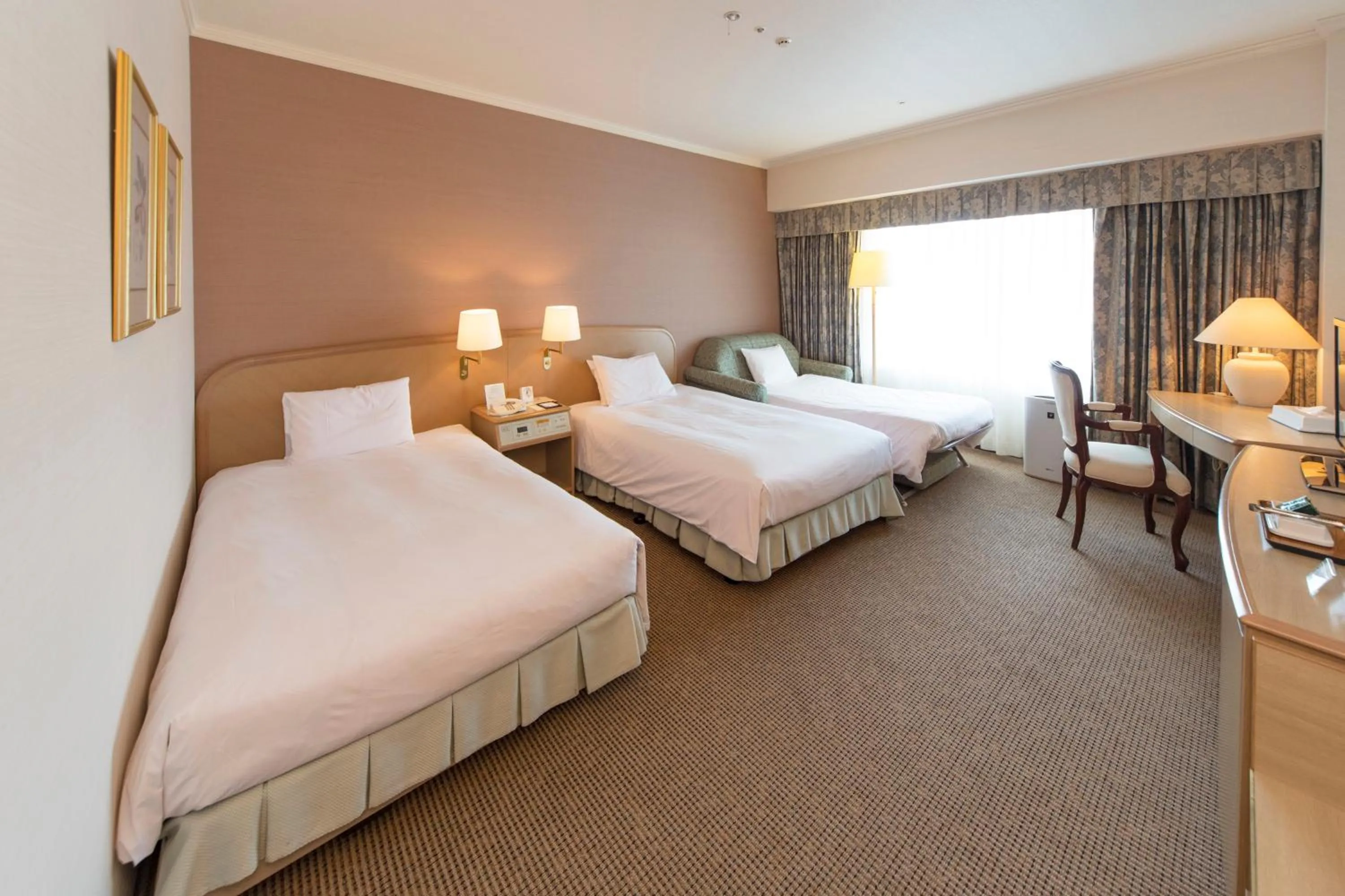 Bed in Kobe Seishin Oriental Hotel