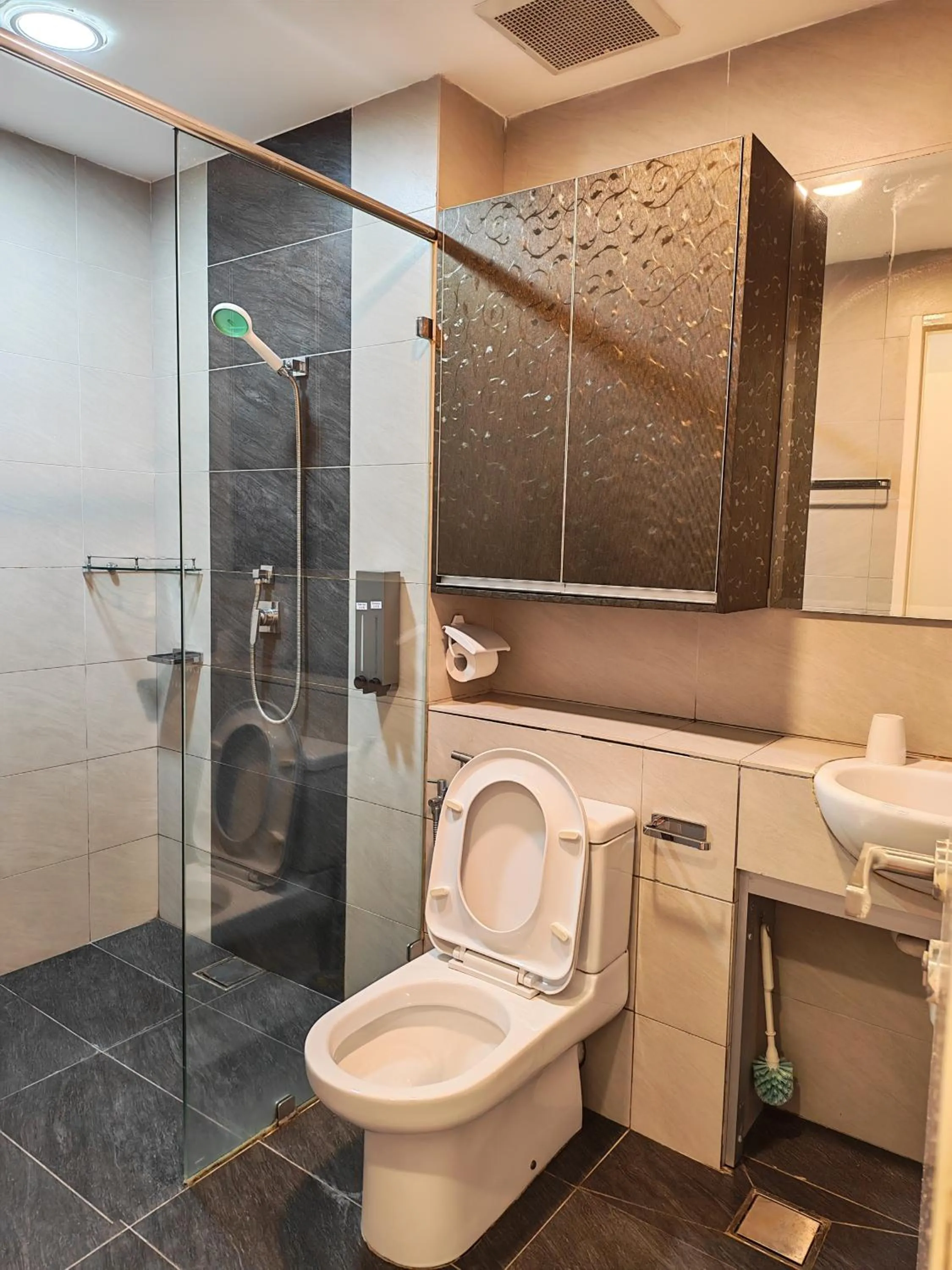 Borneo Coastal Residence @ IMAGO Mall