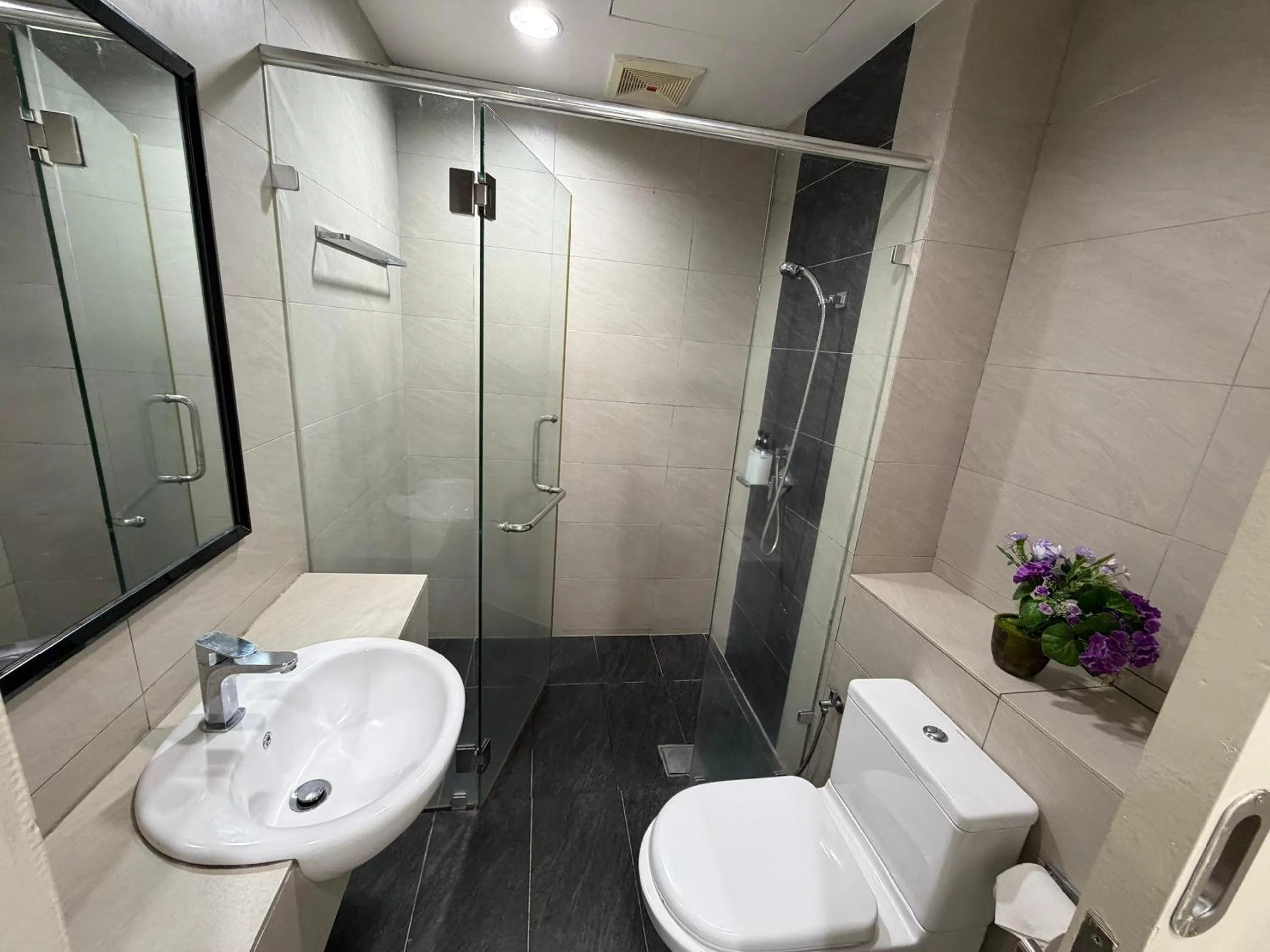 Shower in Borneo Coastal Residence @ IMAGO Mall