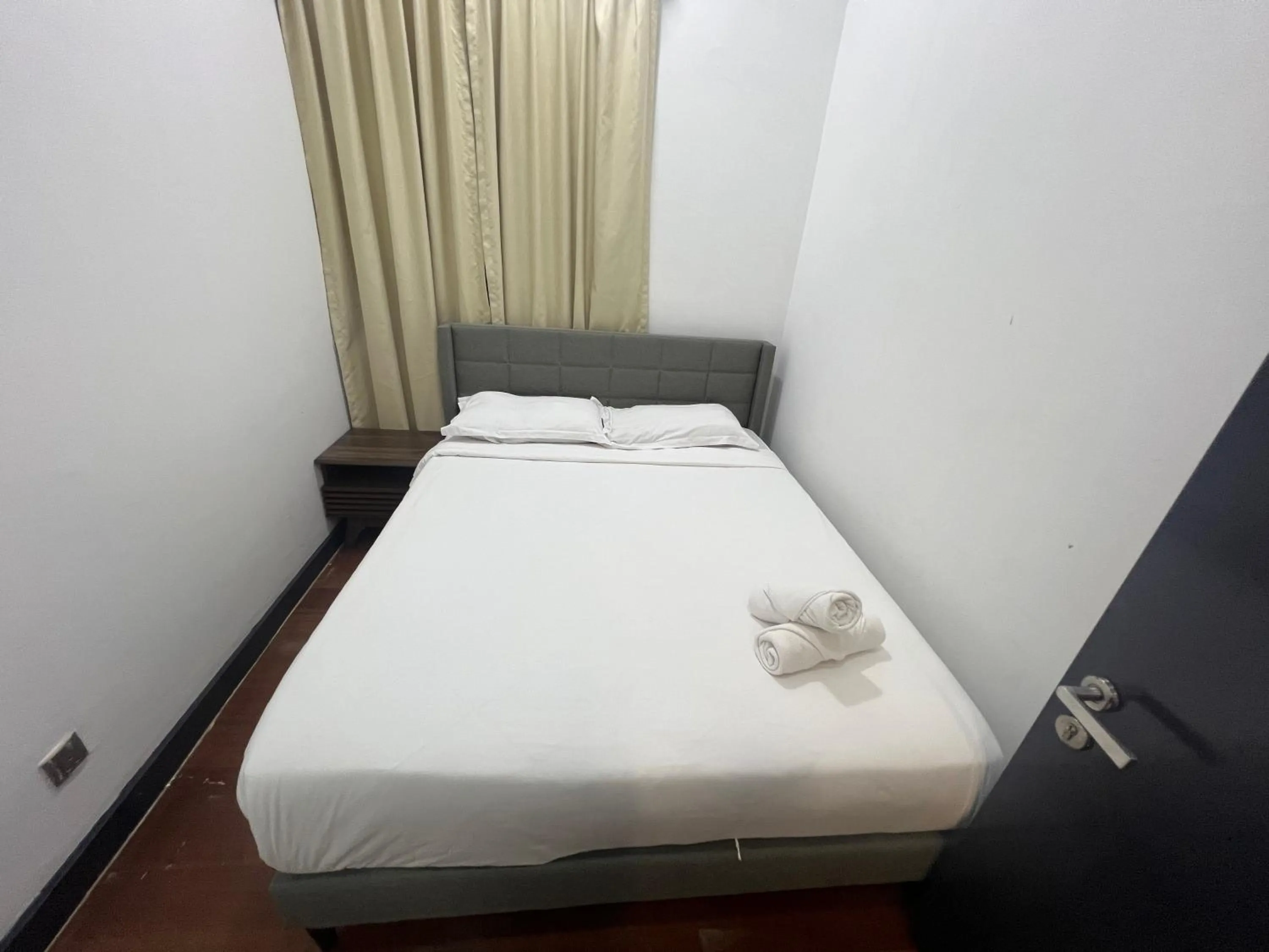 Bedroom, Bed in Borneo Coastal Residence @ IMAGO Mall