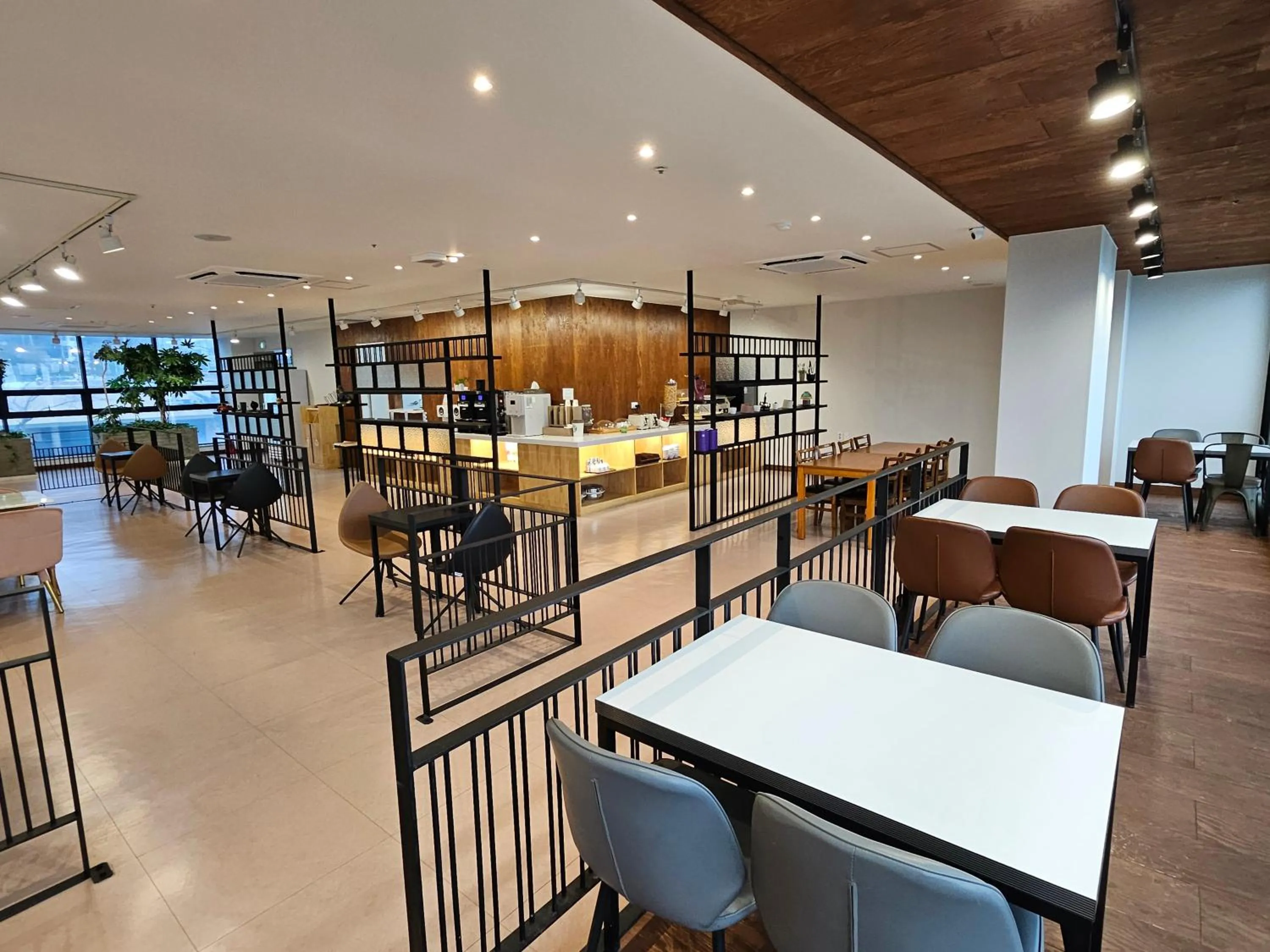 Restaurant/places to eat in SongJeong Olla Hotel