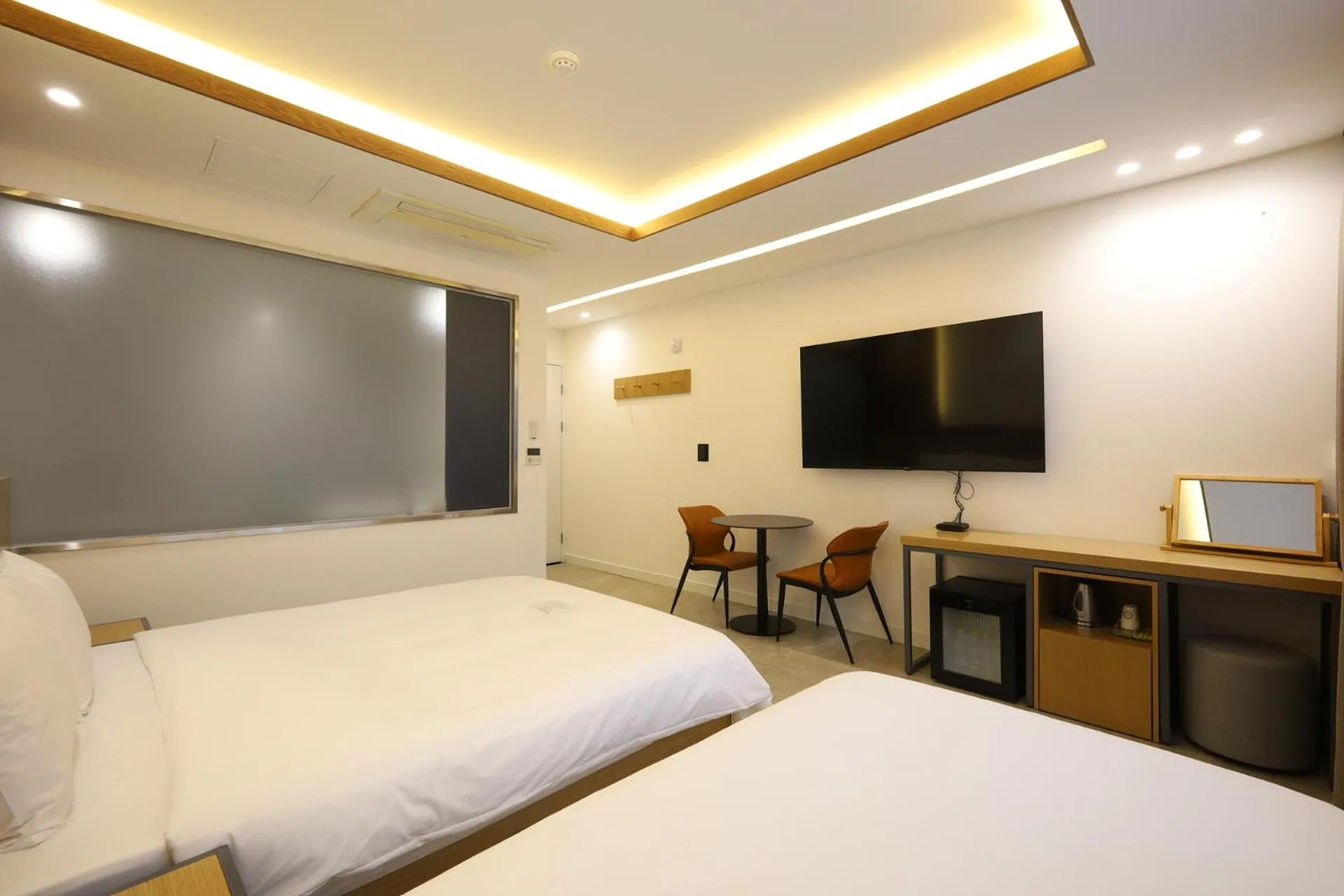 Seating area in SongJeong Olla Hotel