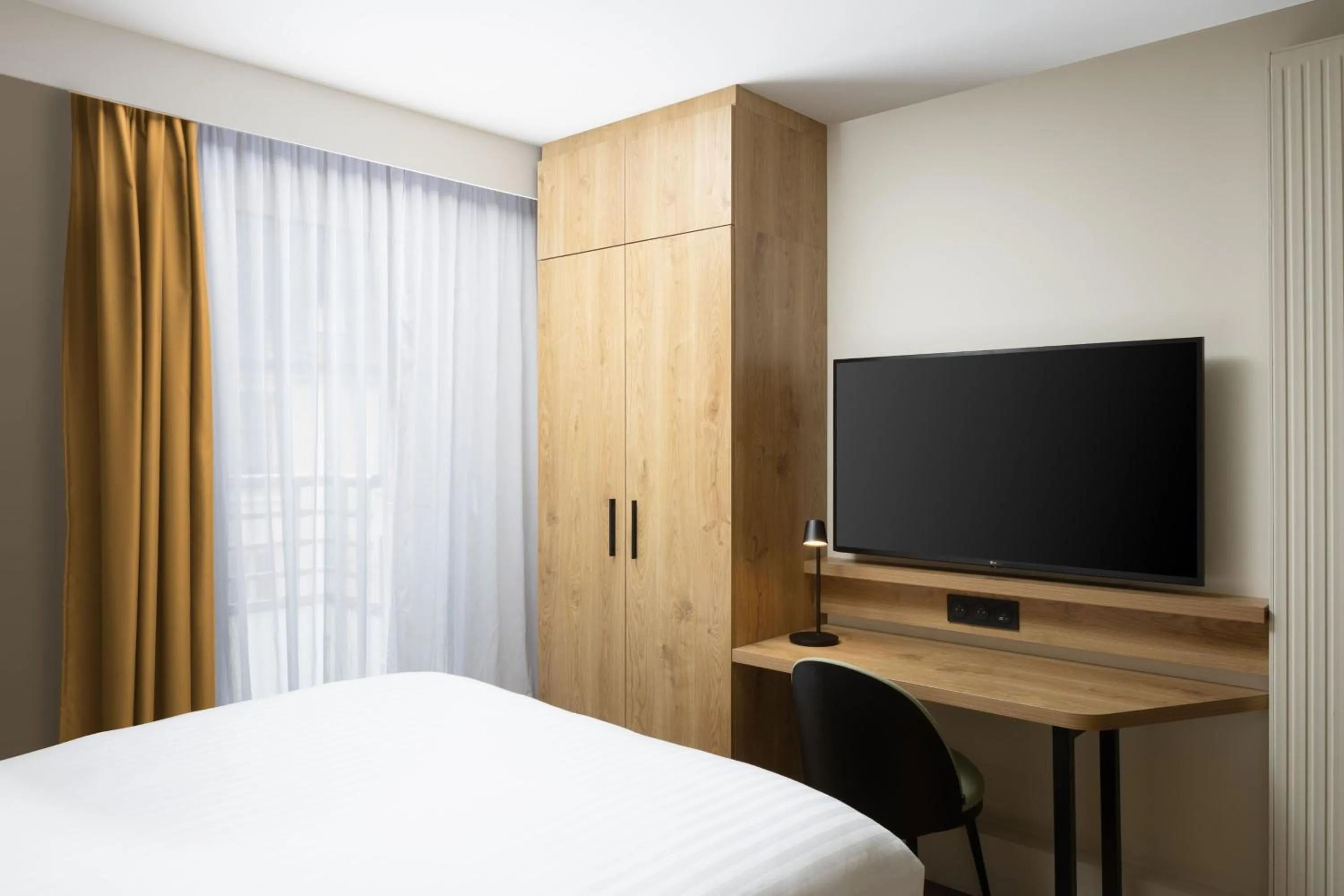 Photo of the whole room, Bed in Residence Inn by Marriott Paris Didot Montparnasse