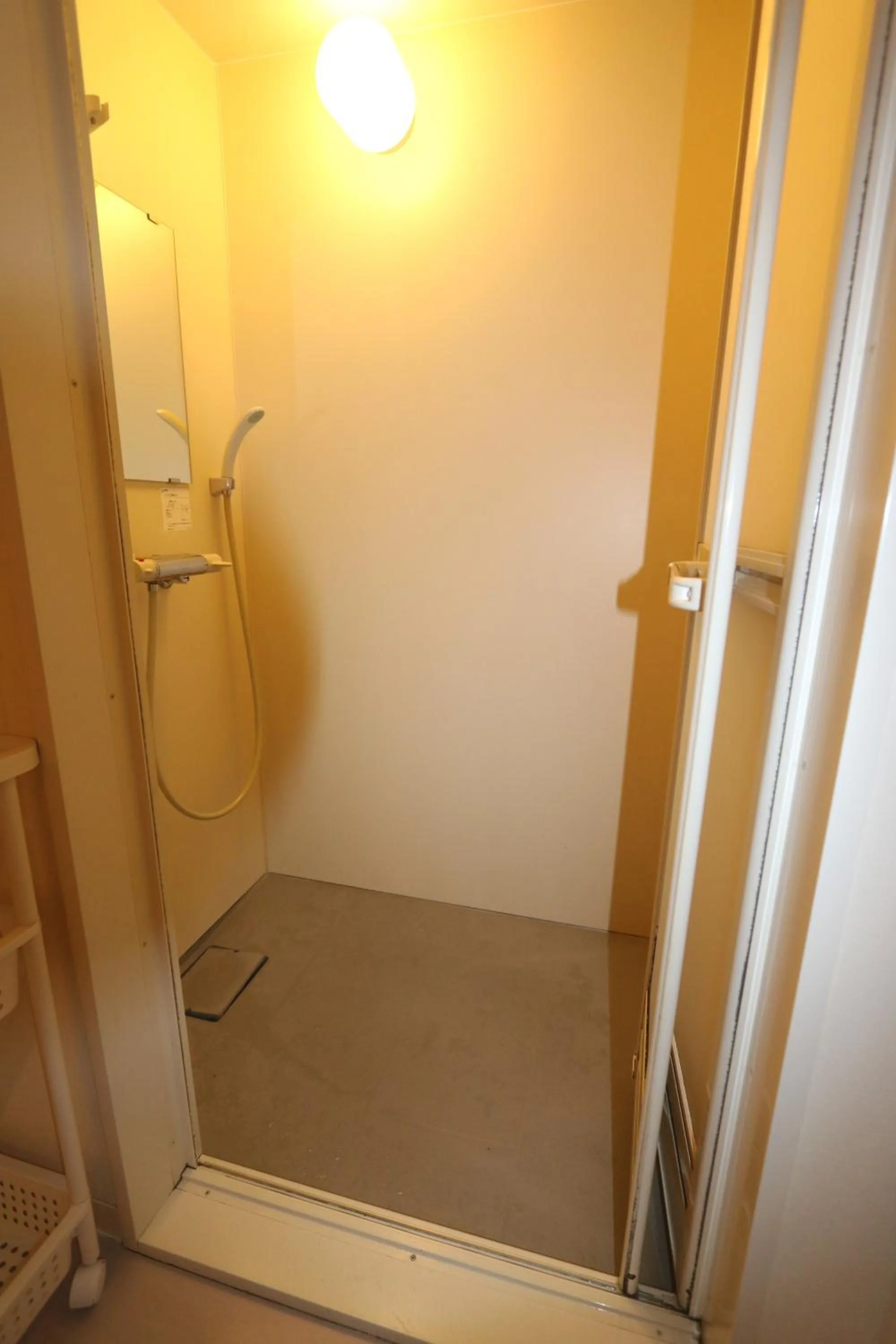 Shower in Kyoto Utano Youth Hostel