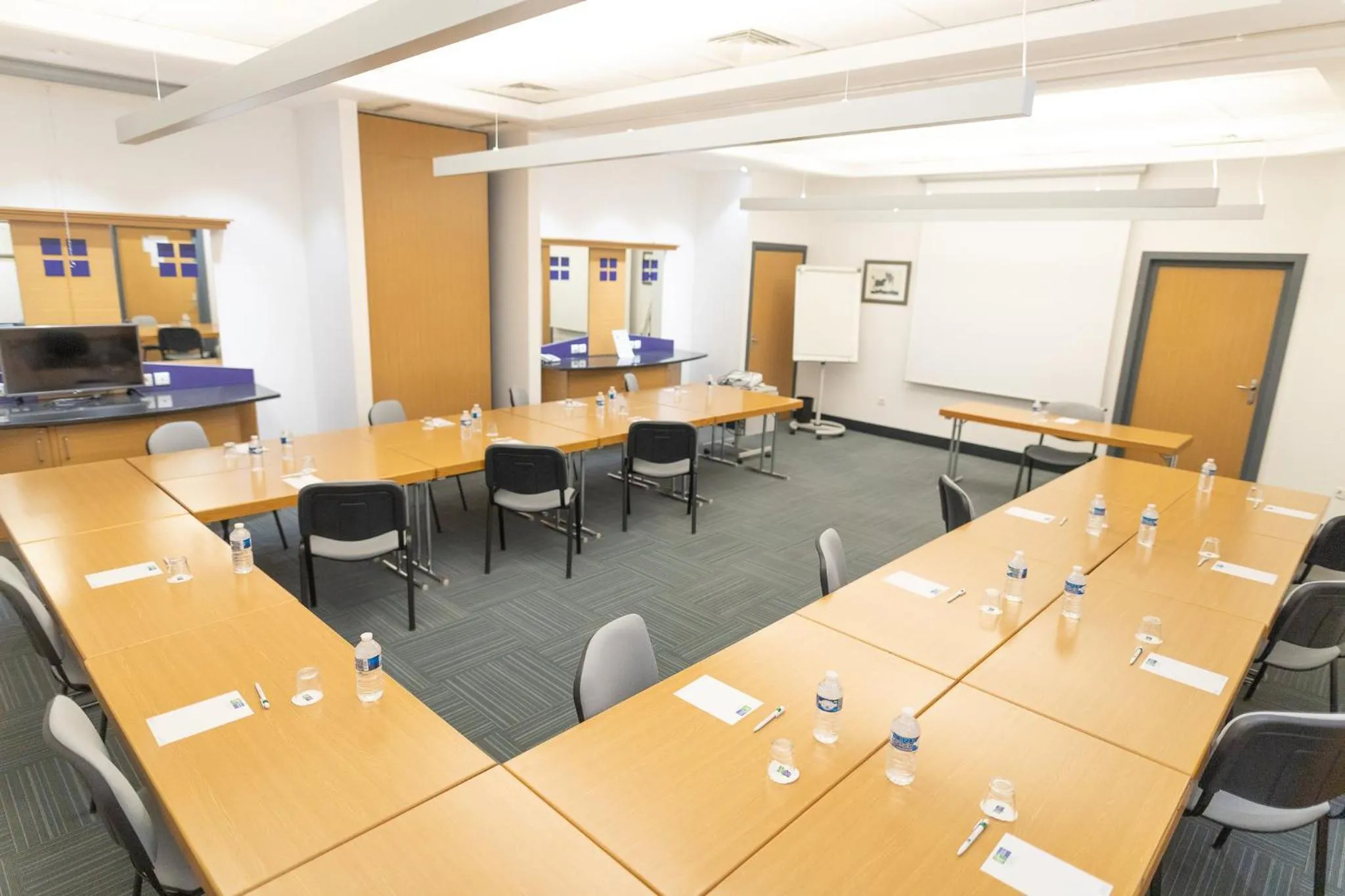 Meeting/conference room in Holiday Inn Express Arras by IHG