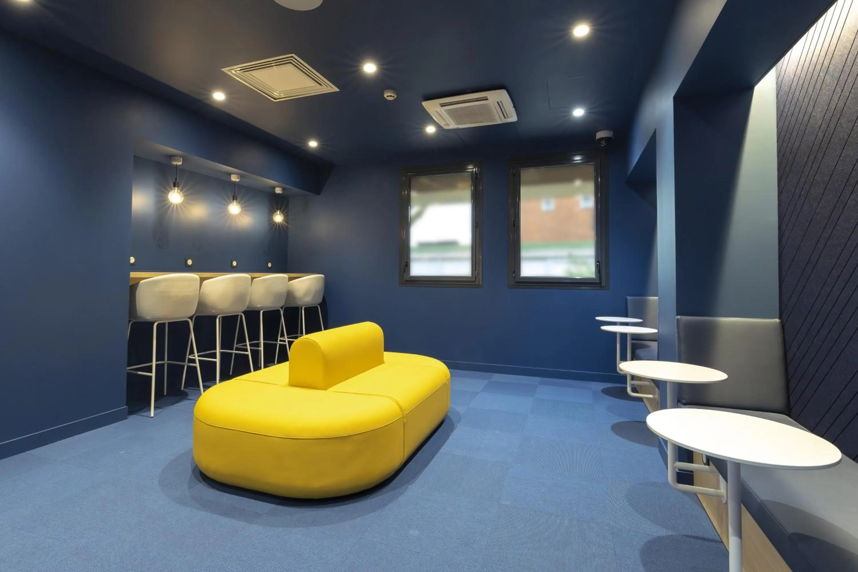 Meeting/conference room in Holiday Inn Express Arras by IHG