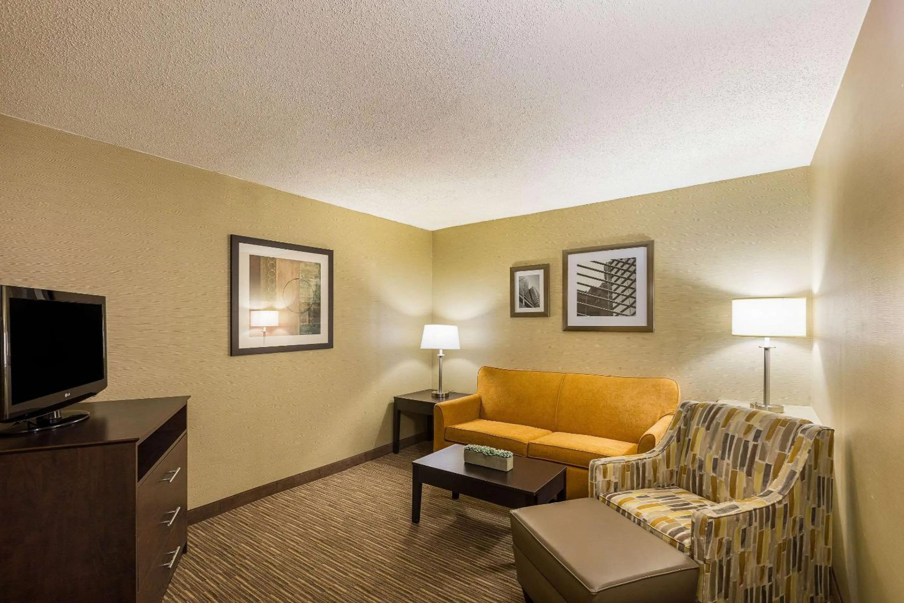 Photo of the whole room in Quality Inn University Lansing